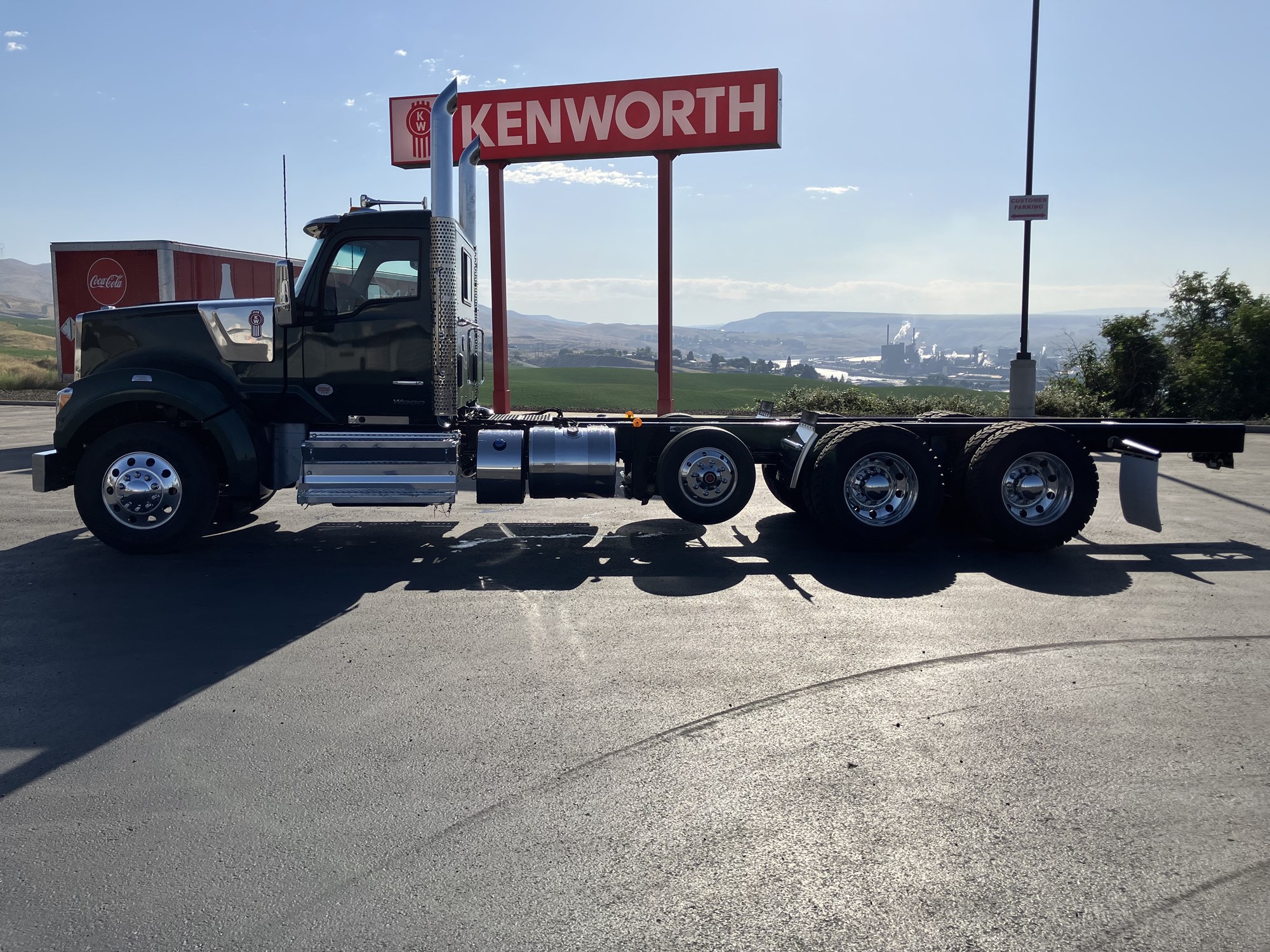 2026 Kenworth W990 - image 4 of 6