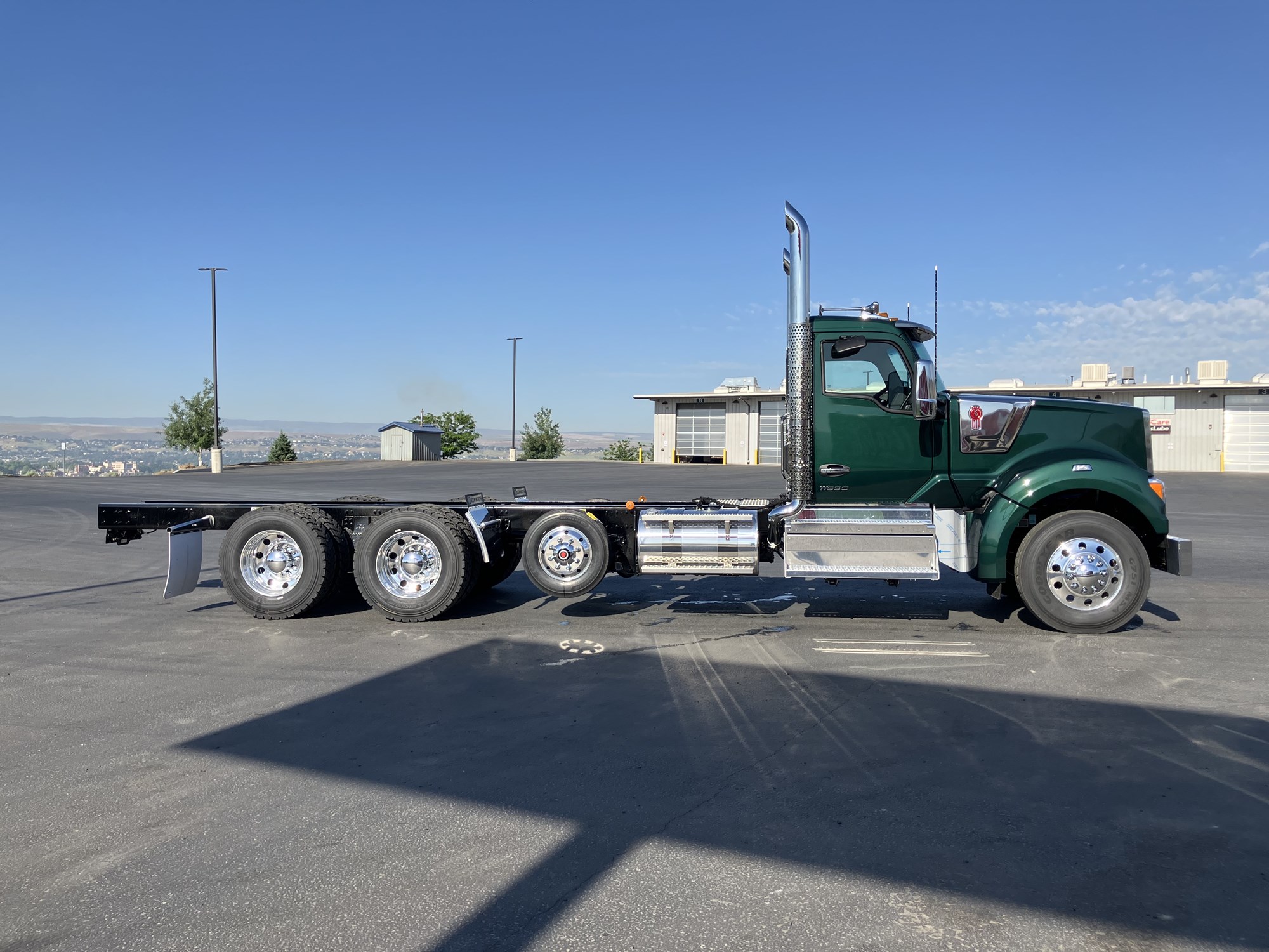 2026 Kenworth W990 - image 6 of 6