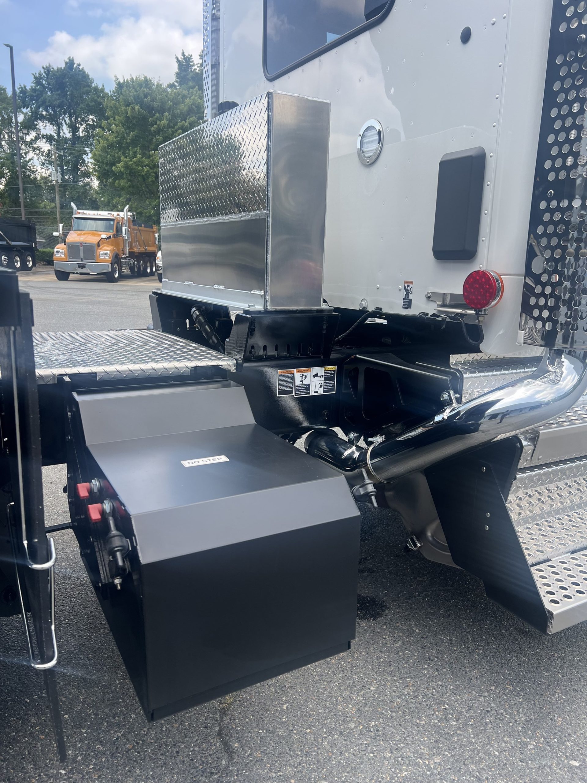 2026 Kenworth T880 - image 4 of 6