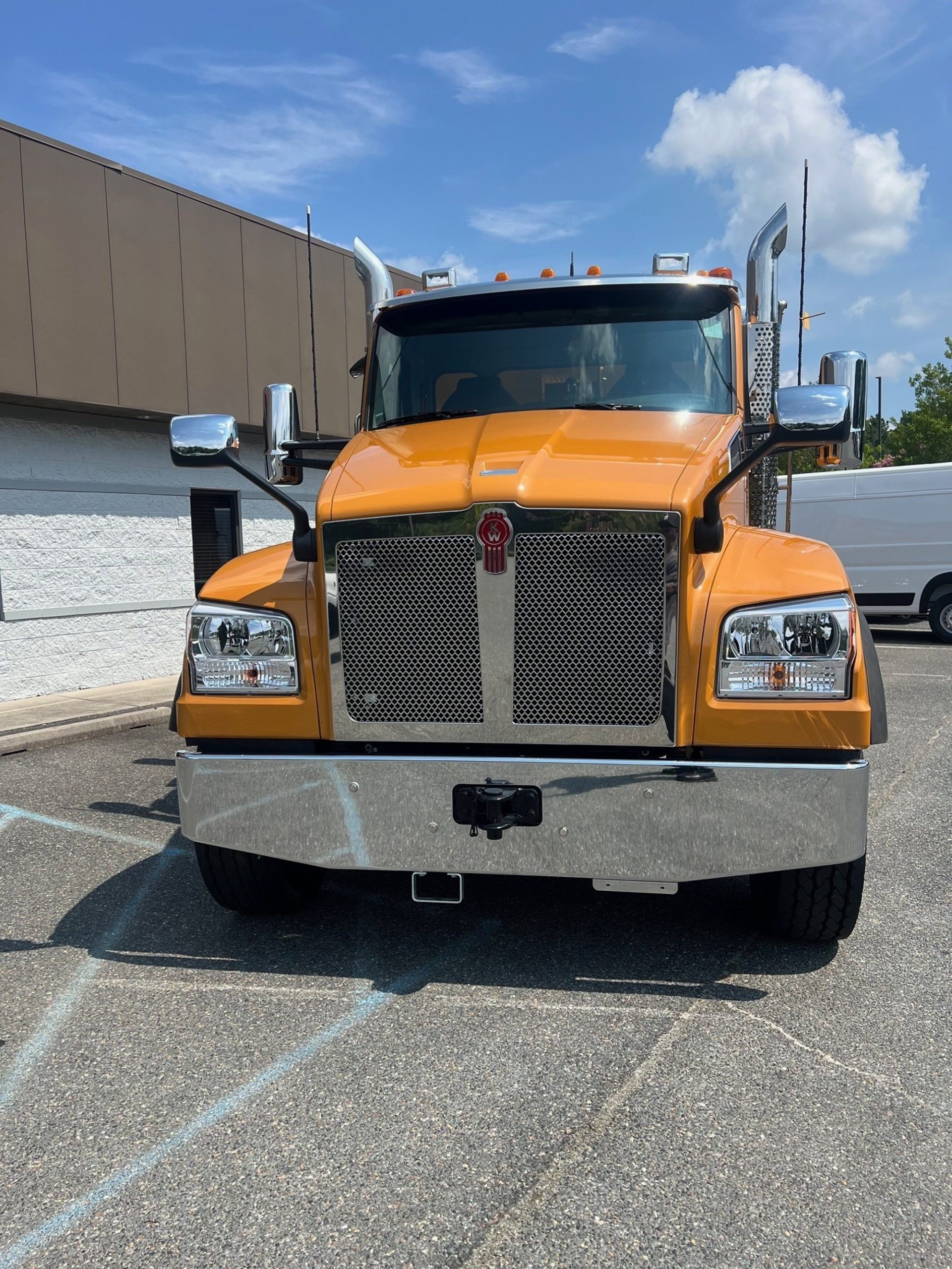 2026 Kenworth T880 - image 2 of 6