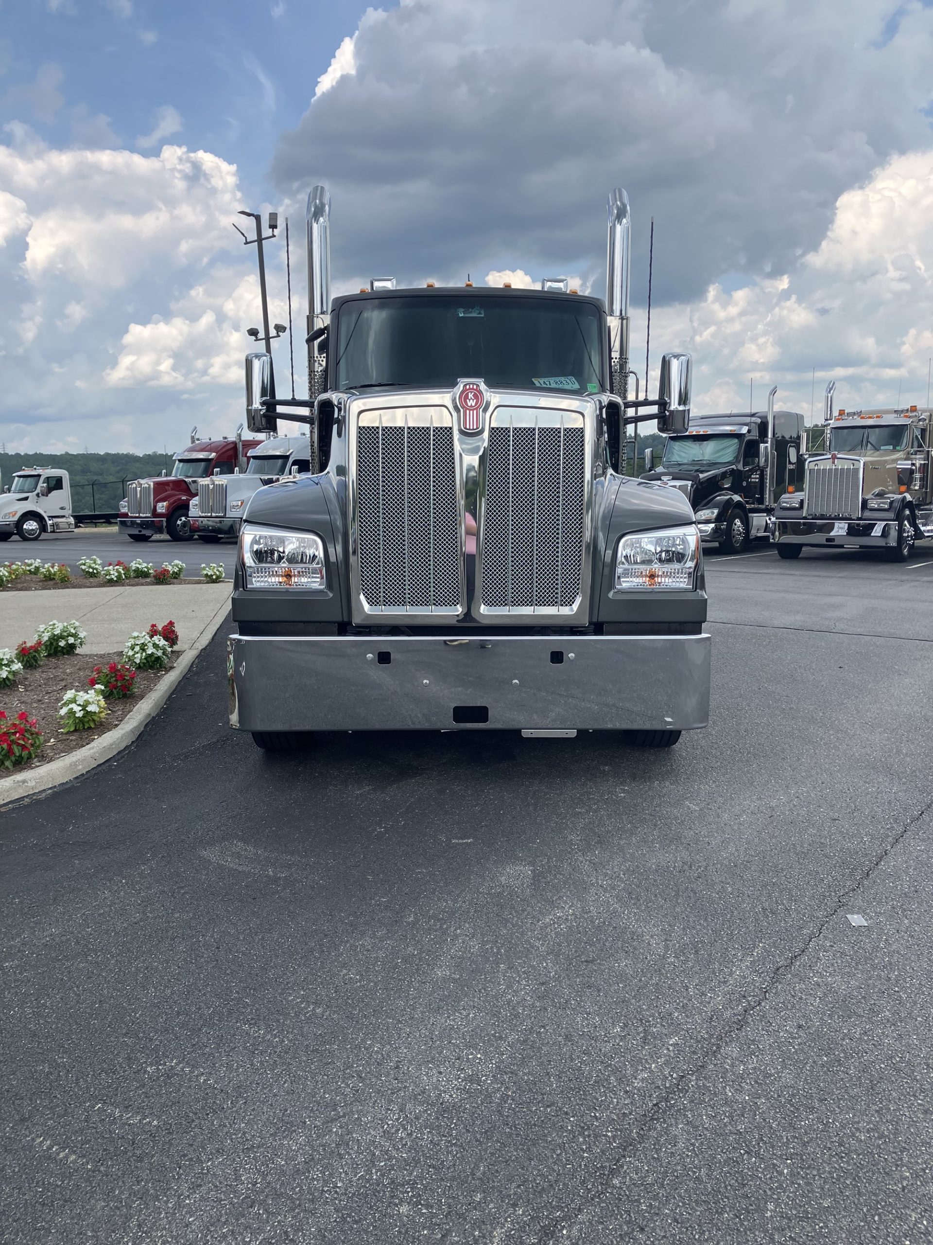 2026 Kenworth W990 - image 2 of 6