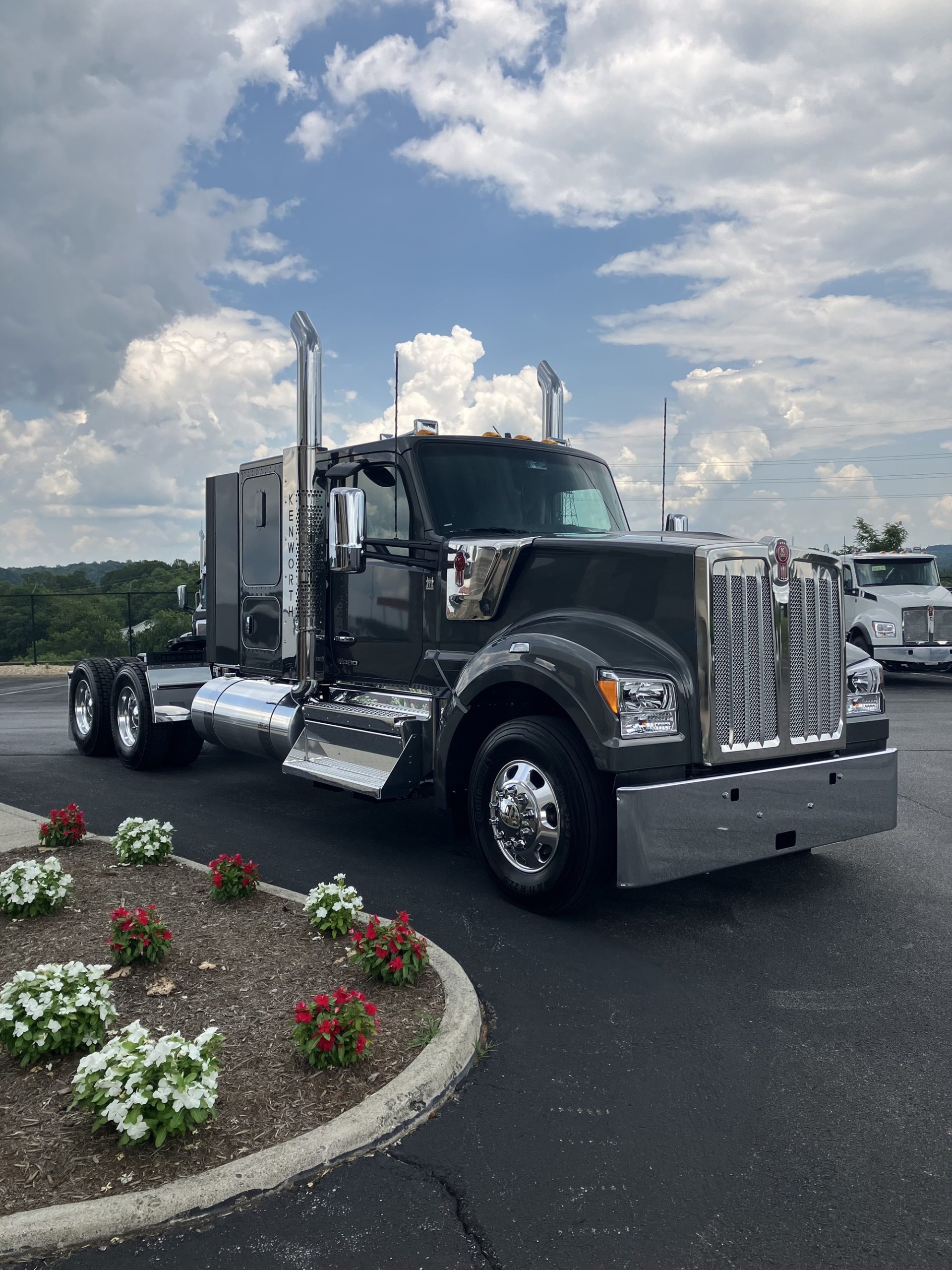 2026 Kenworth W990 - image 3 of 6