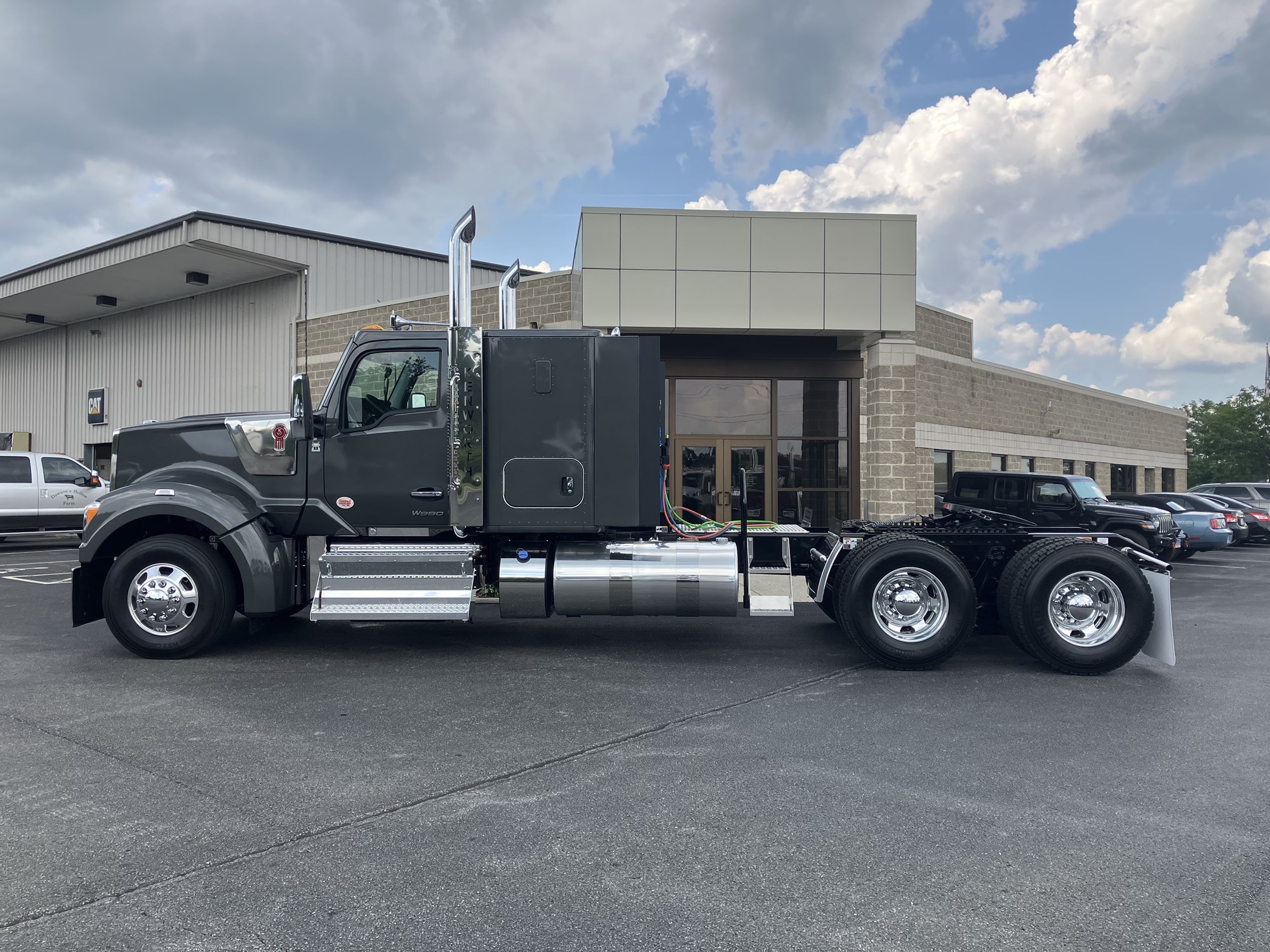 2026 Kenworth W990 - image 5 of 6