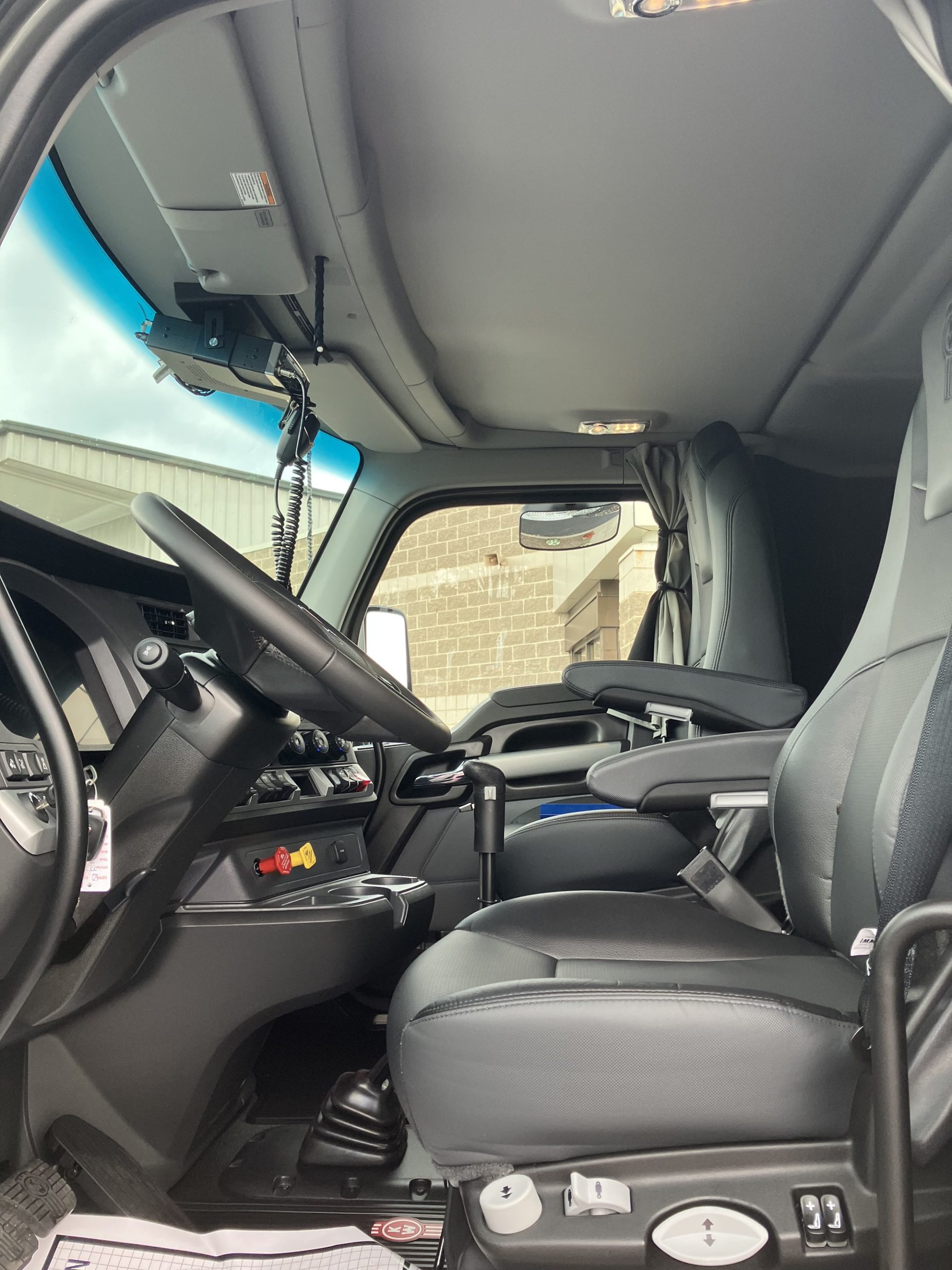 2026 Kenworth W990 - image 6 of 6