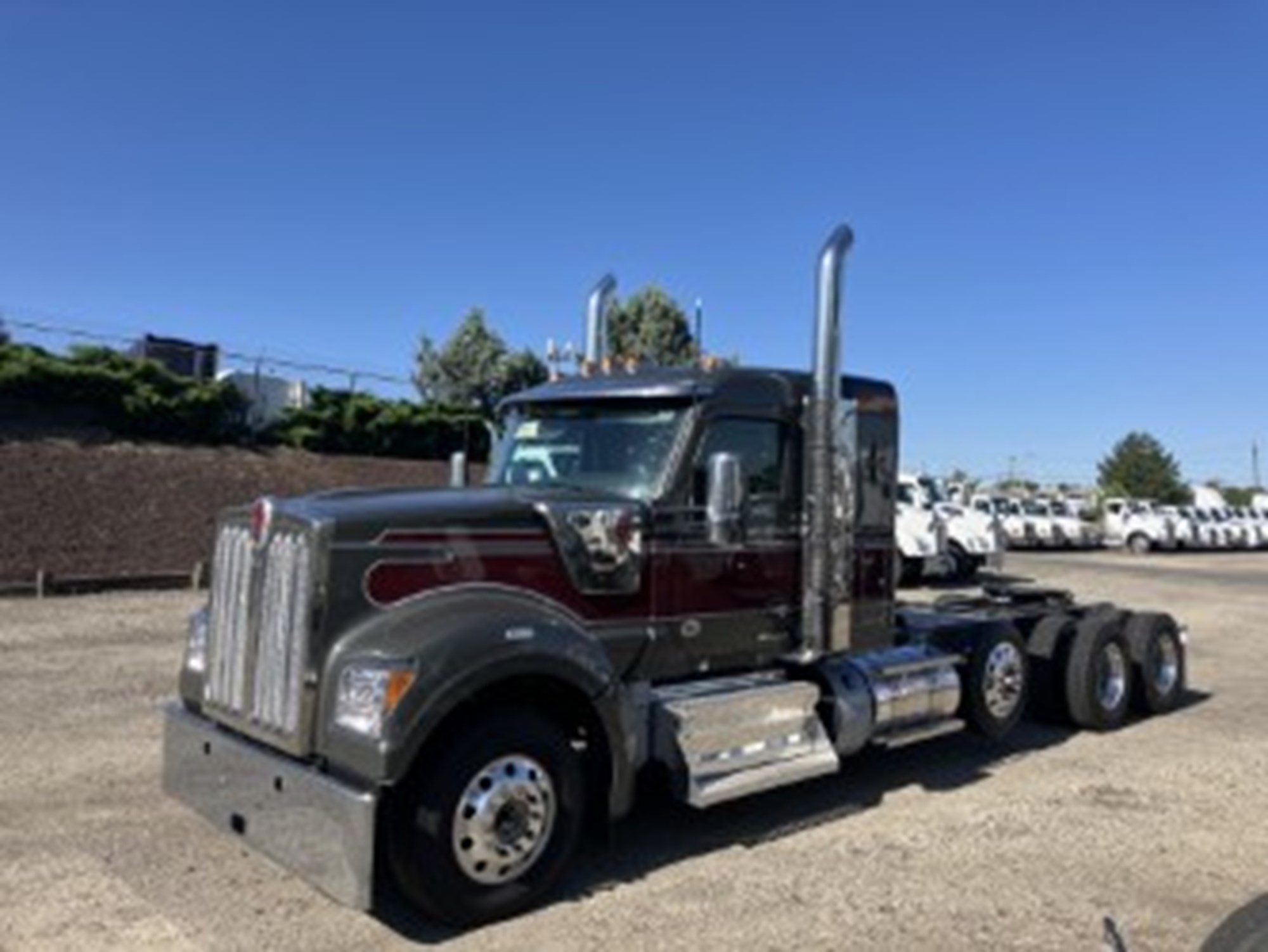 2026 Kenworth W990 - image 2 of 6