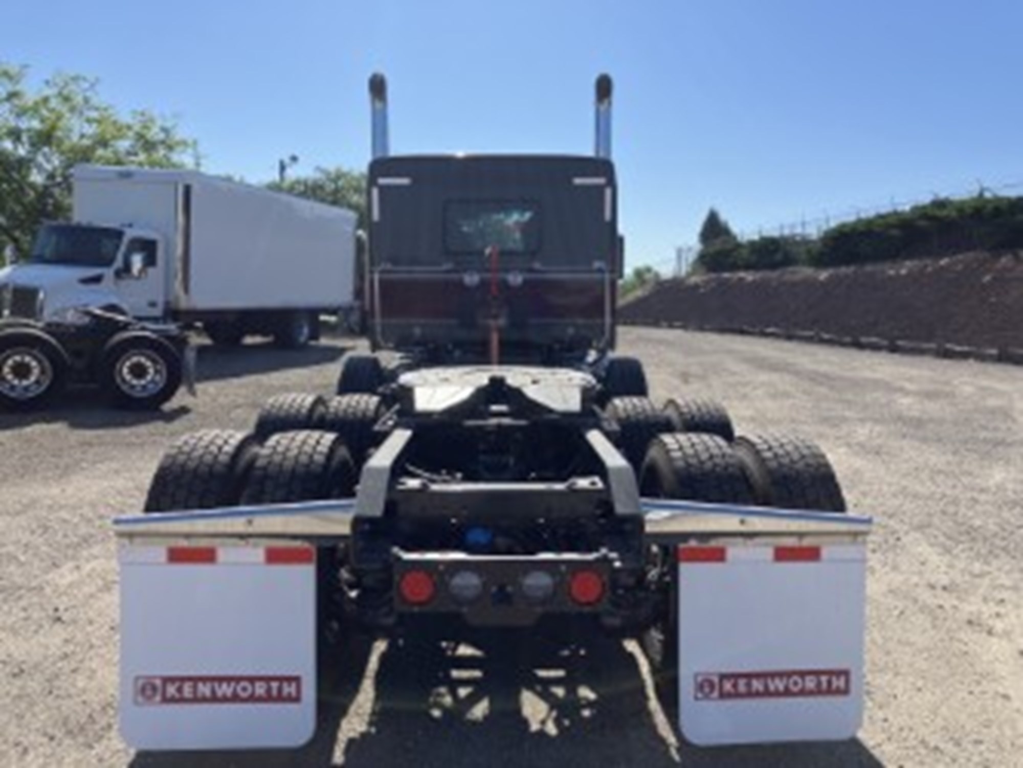 2026 Kenworth W990 - image 3 of 6