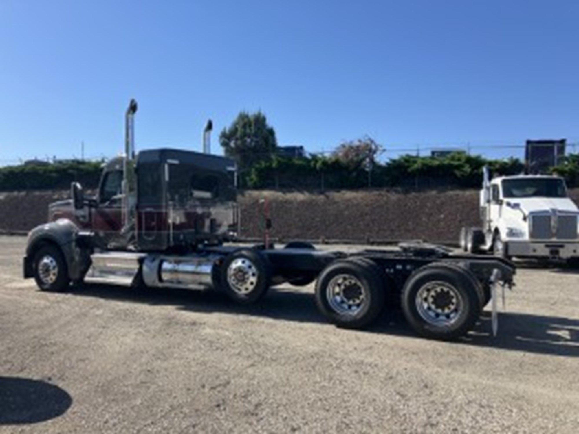 2026 Kenworth W990 - image 4 of 6