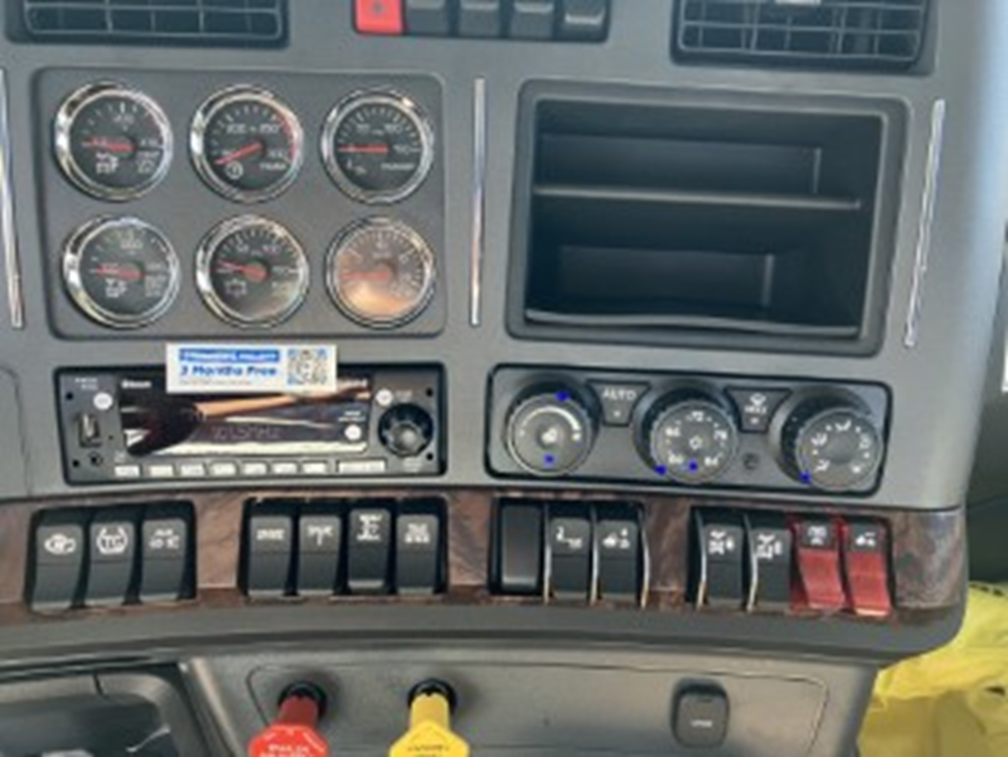 2026 Kenworth W990 - image 5 of 6