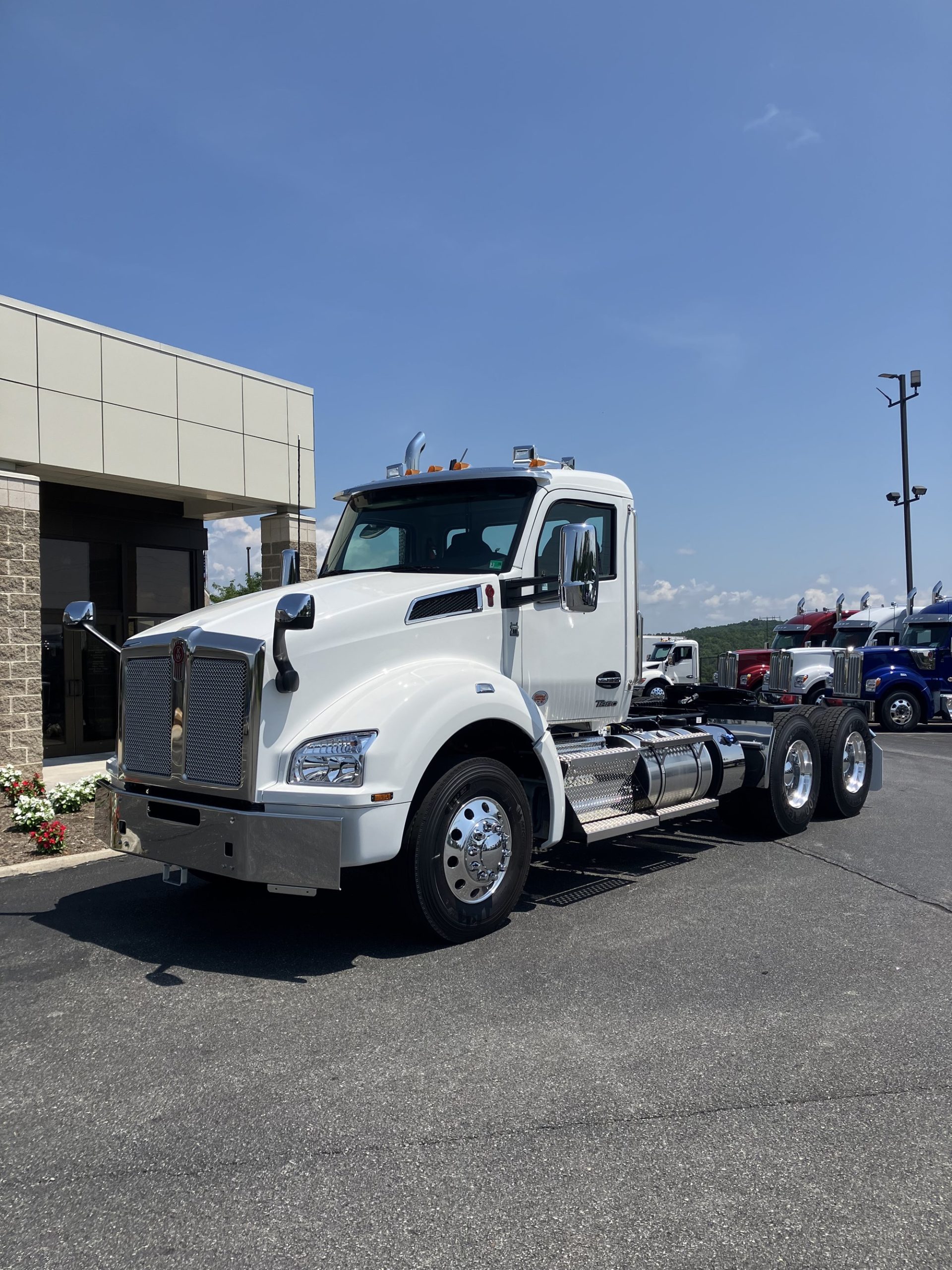 2026 Kenworth T880 - image 1