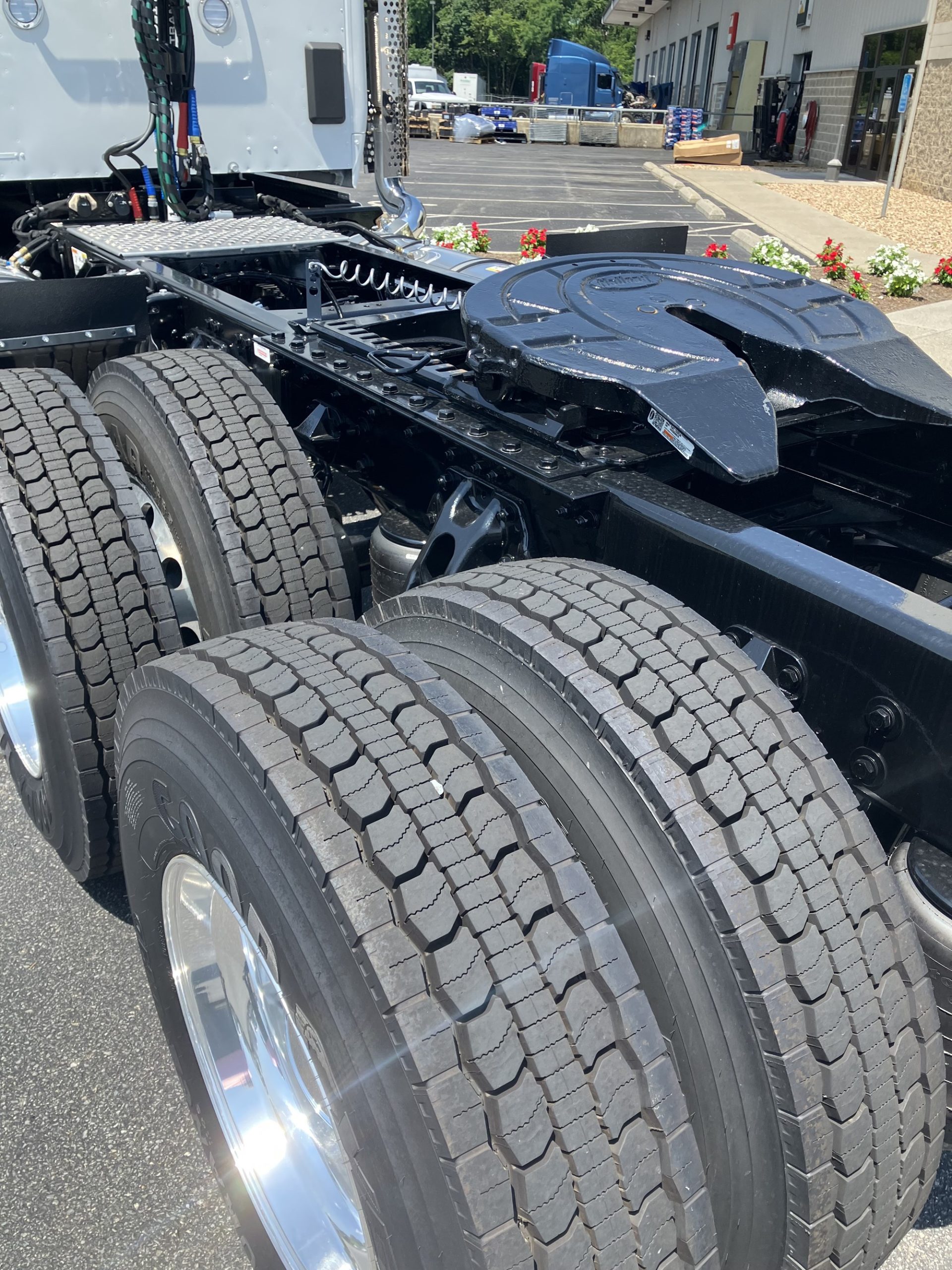 2026 Kenworth T880 - image 6