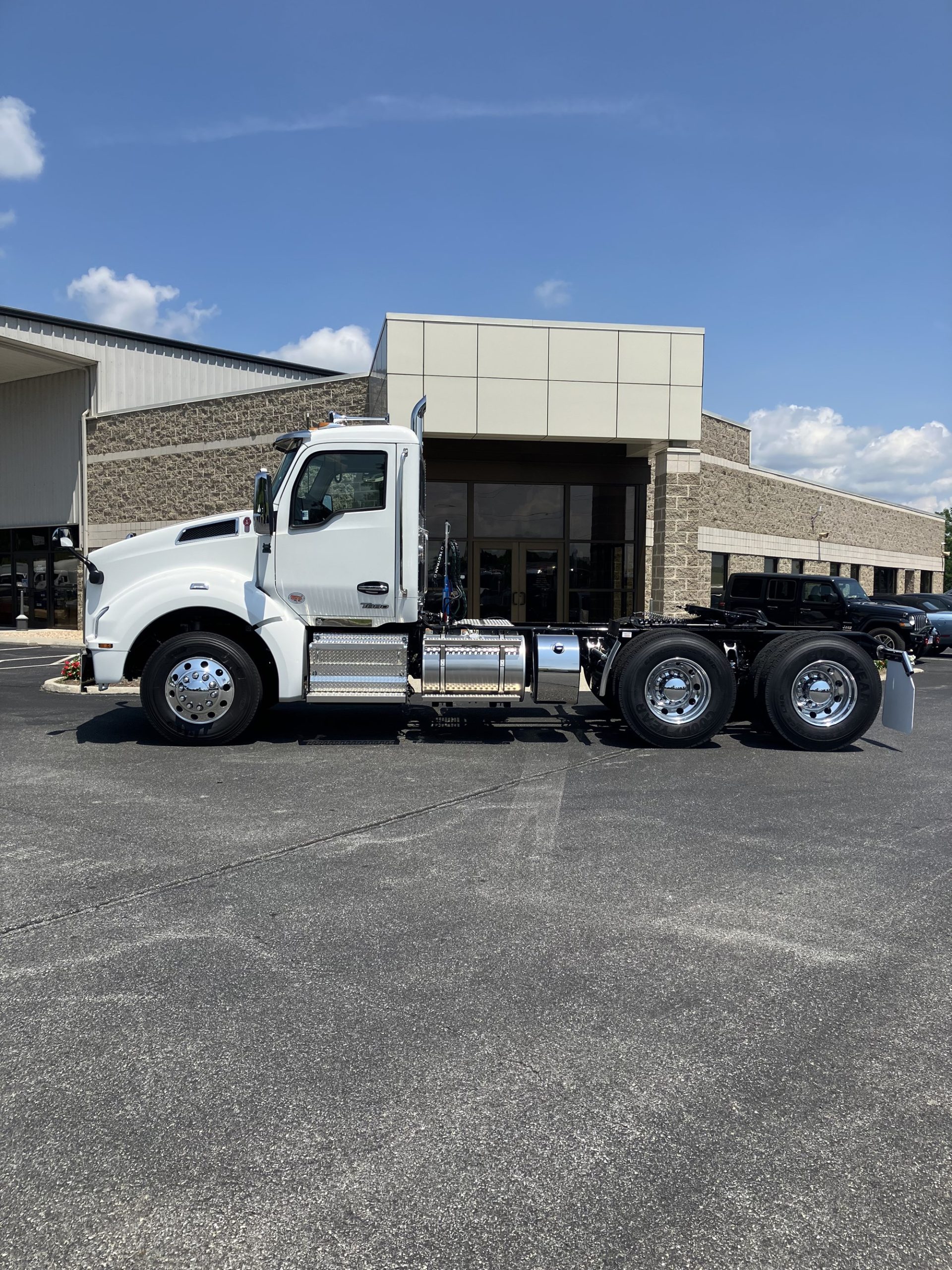 2026 Kenworth T880 - image 4