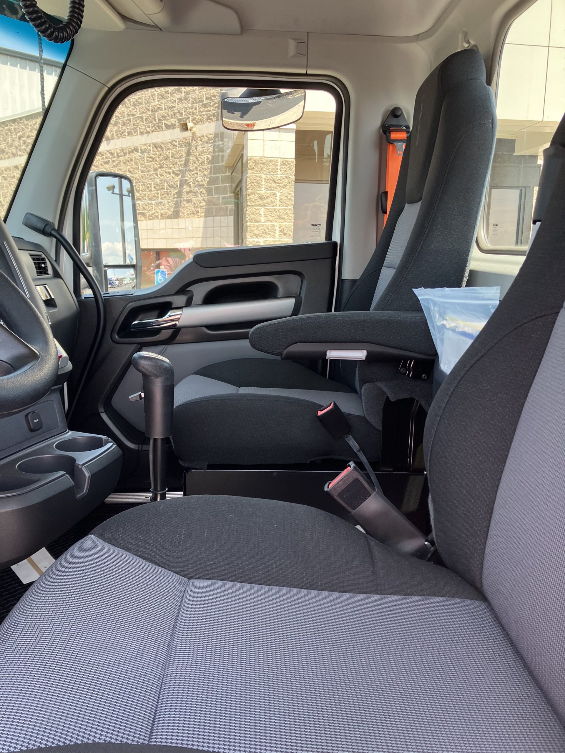 2026 Kenworth T880 - image 5