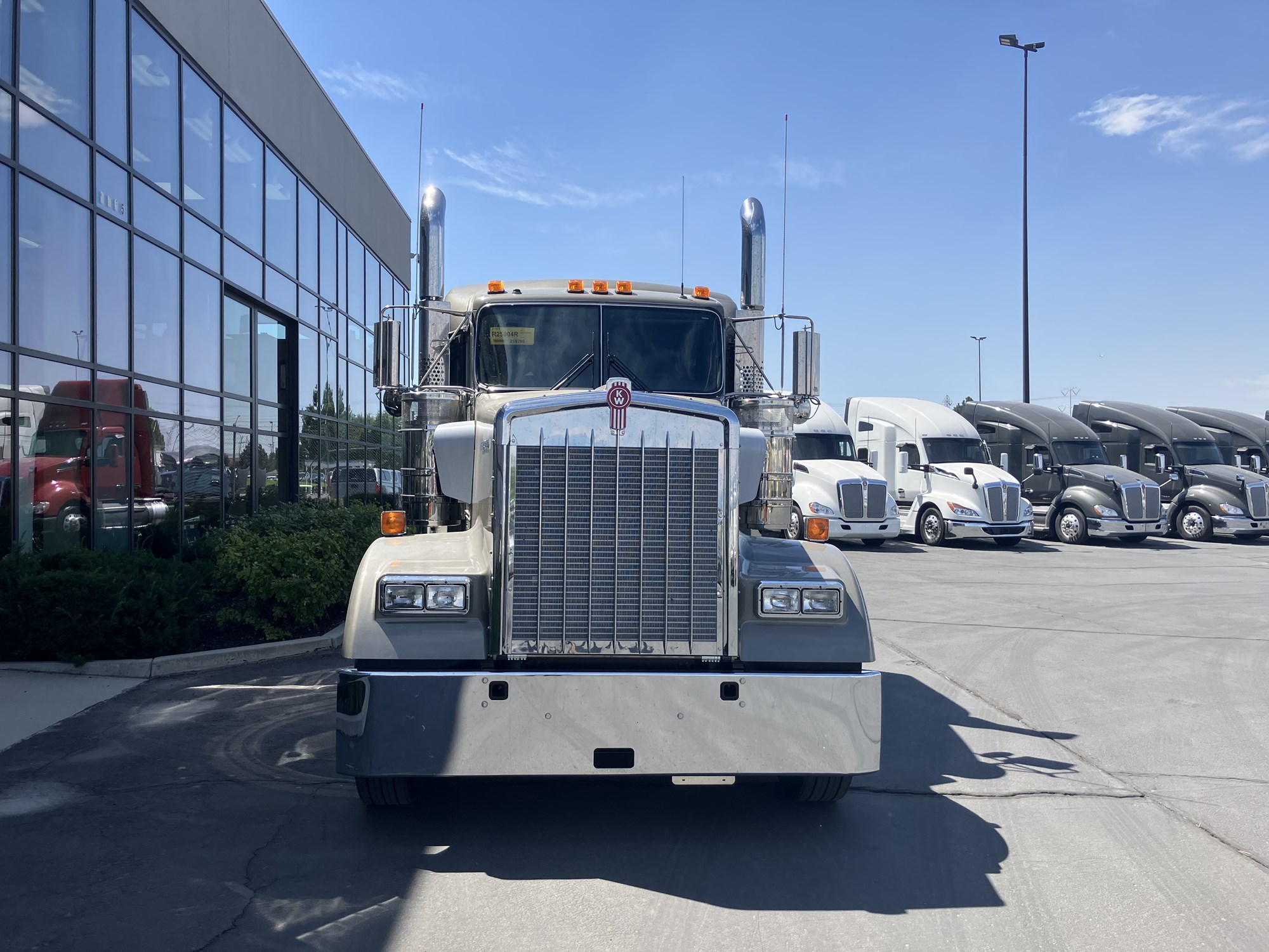 2026 Kenworth W900B - image 2 of 6