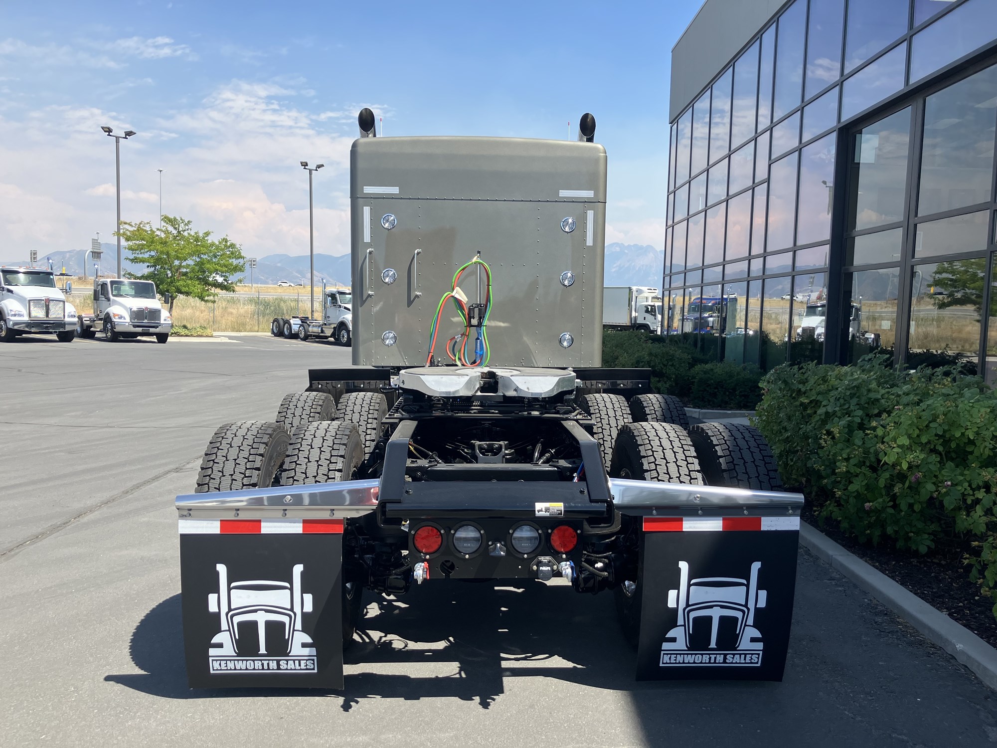 2026 Kenworth W900B - image 4 of 6