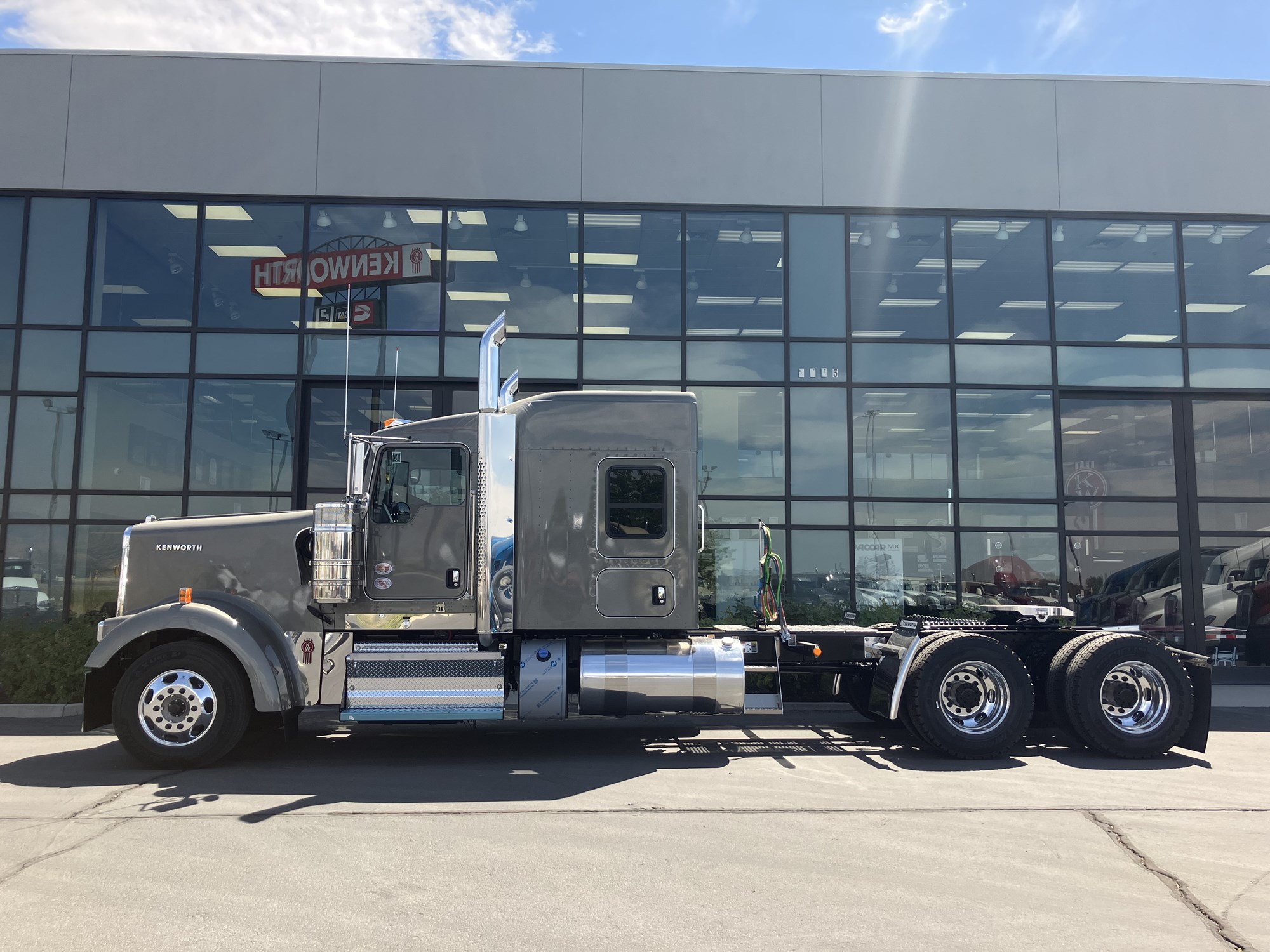 2026 Kenworth W900B - image 5 of 6