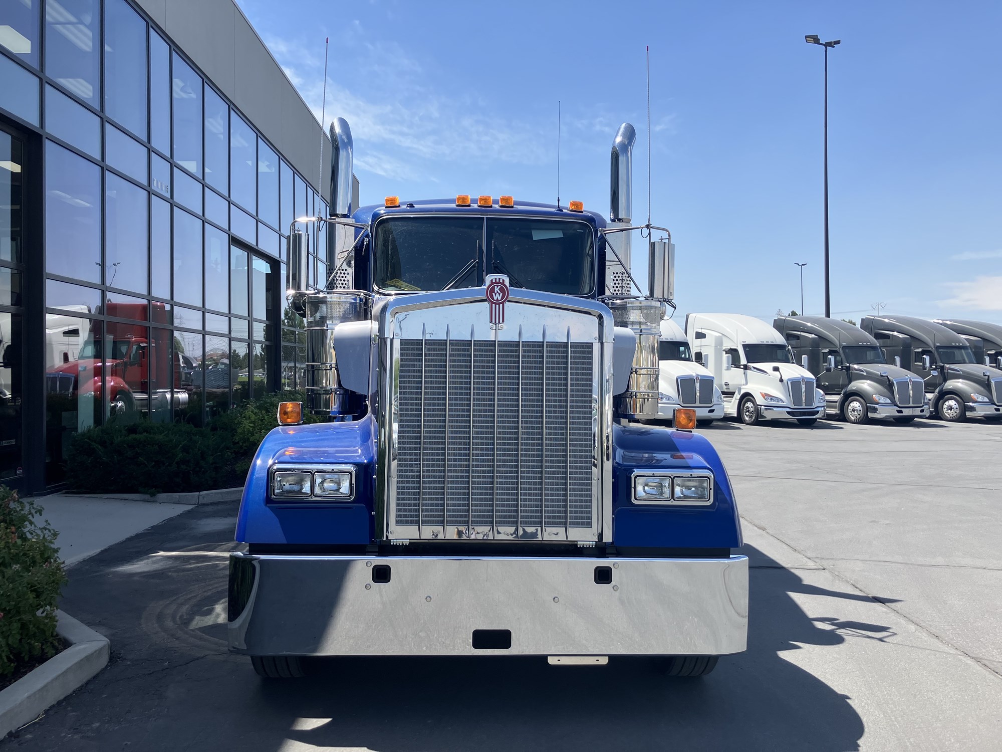 2026 Kenworth W900B - image 2 of 6