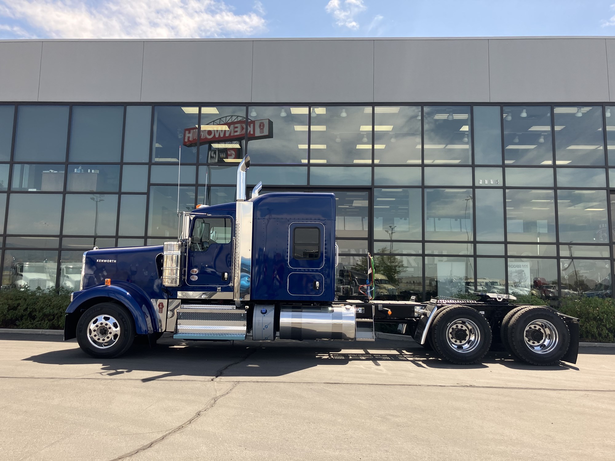 2026 Kenworth W900B - image 5 of 6
