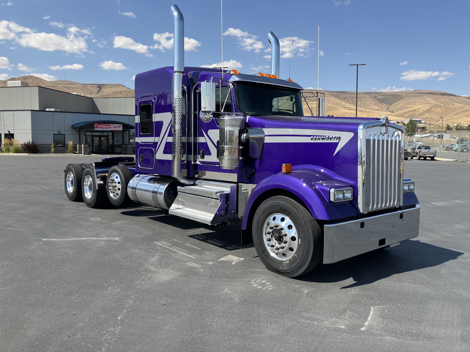 2026 Kenworth W900L - image 1 of 6