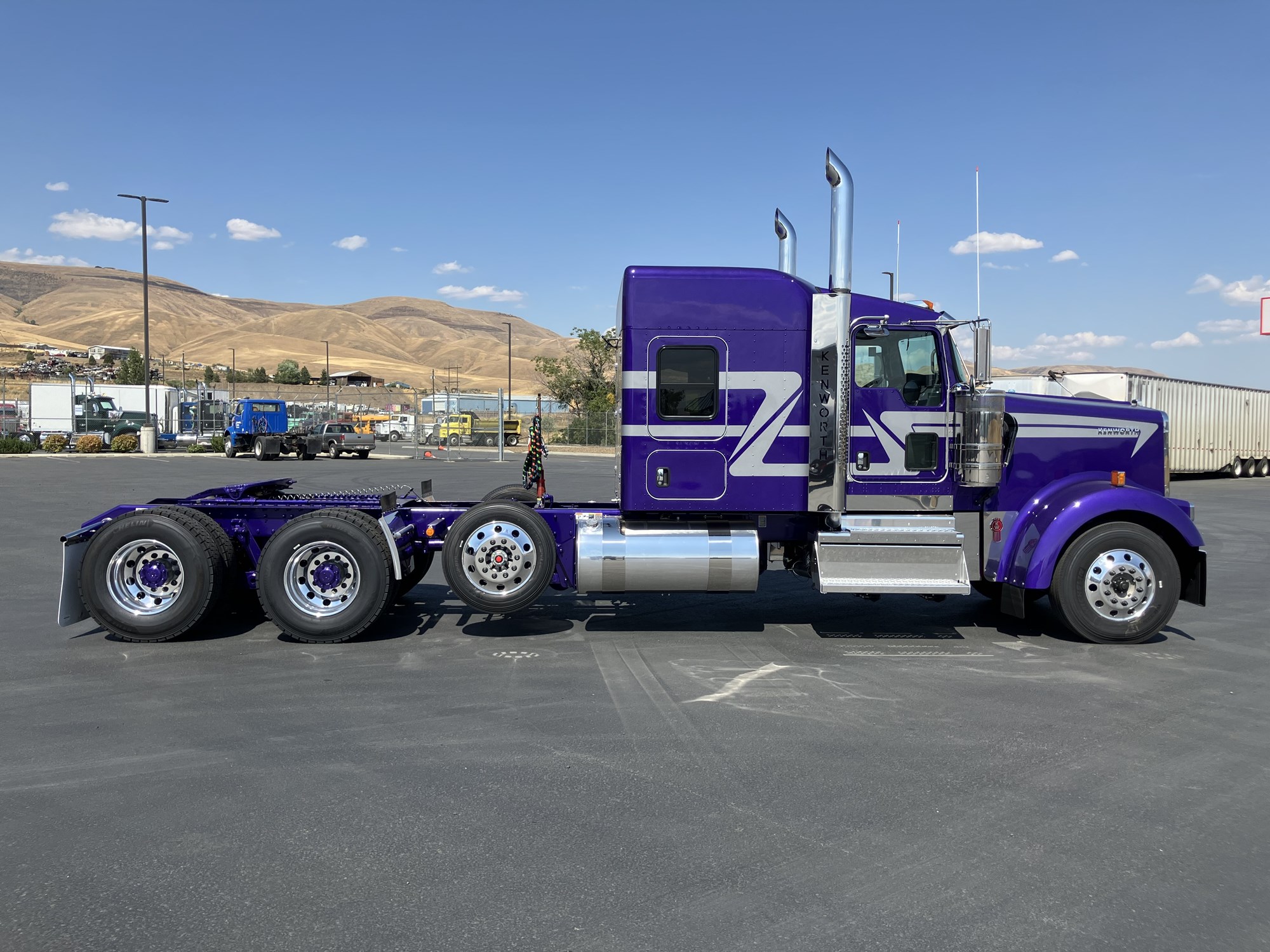 2026 Kenworth W900L - image 2 of 6
