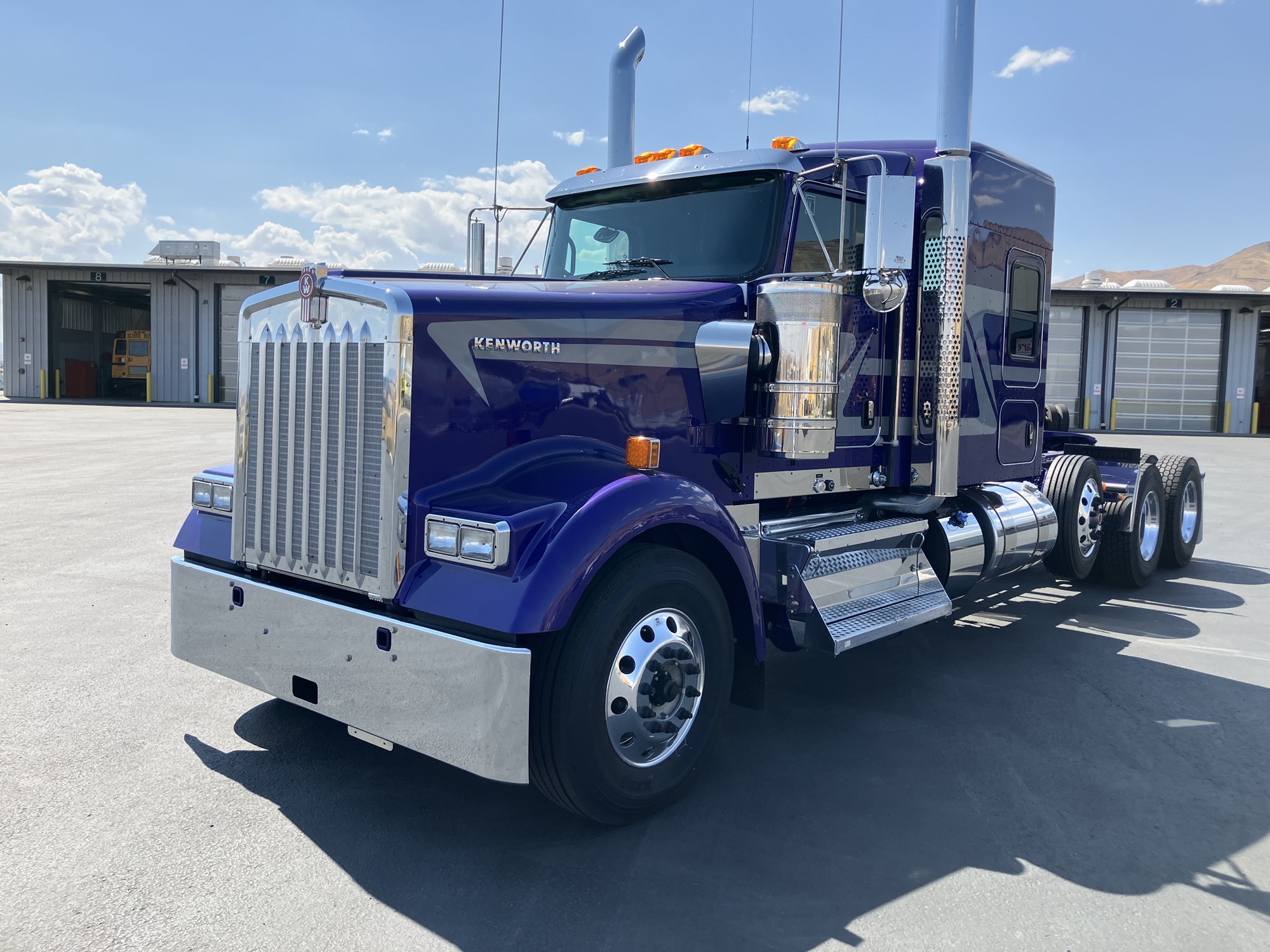 2026 Kenworth W900L - image 3 of 6