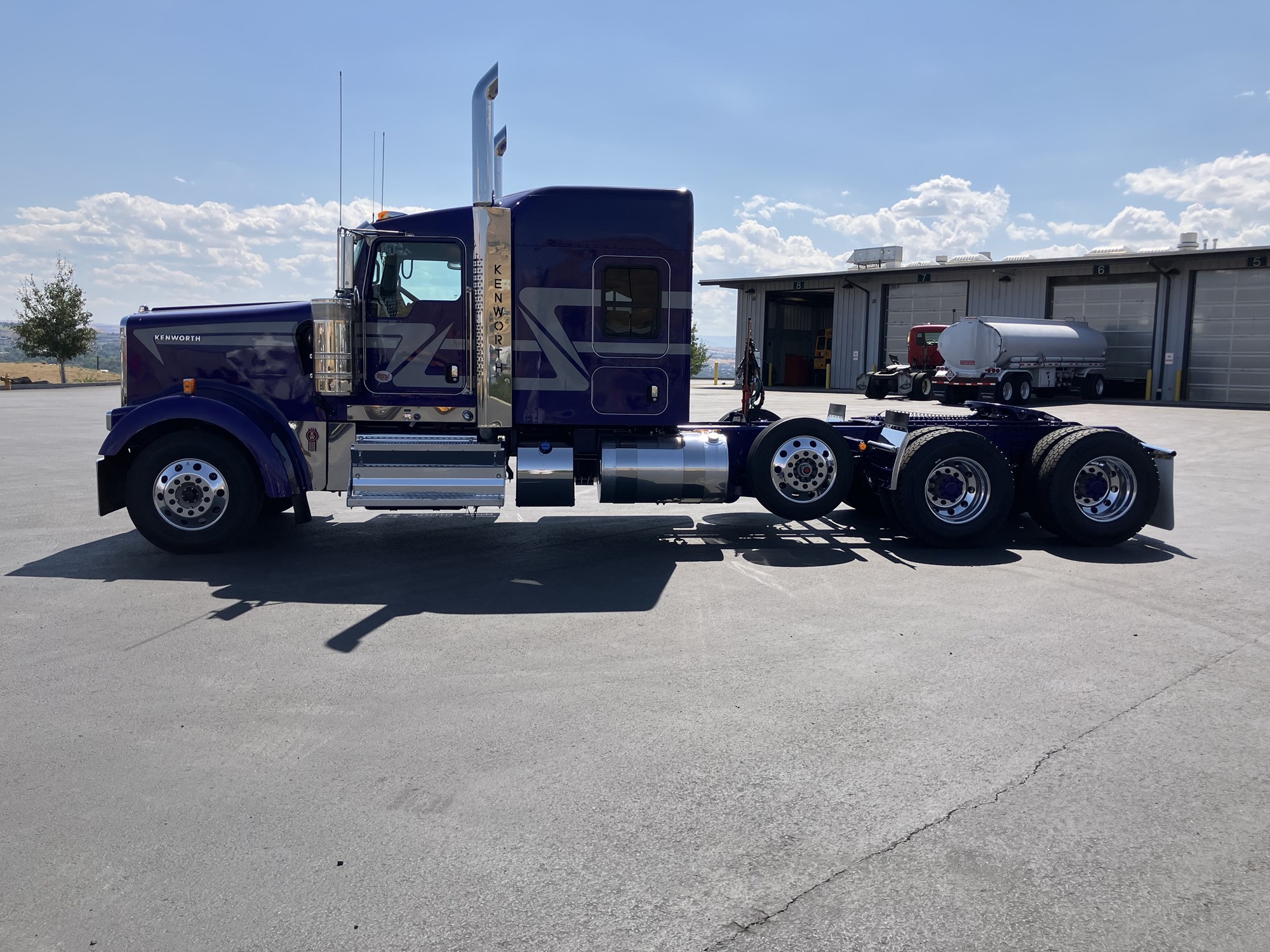 2026 Kenworth W900L - image 4 of 6