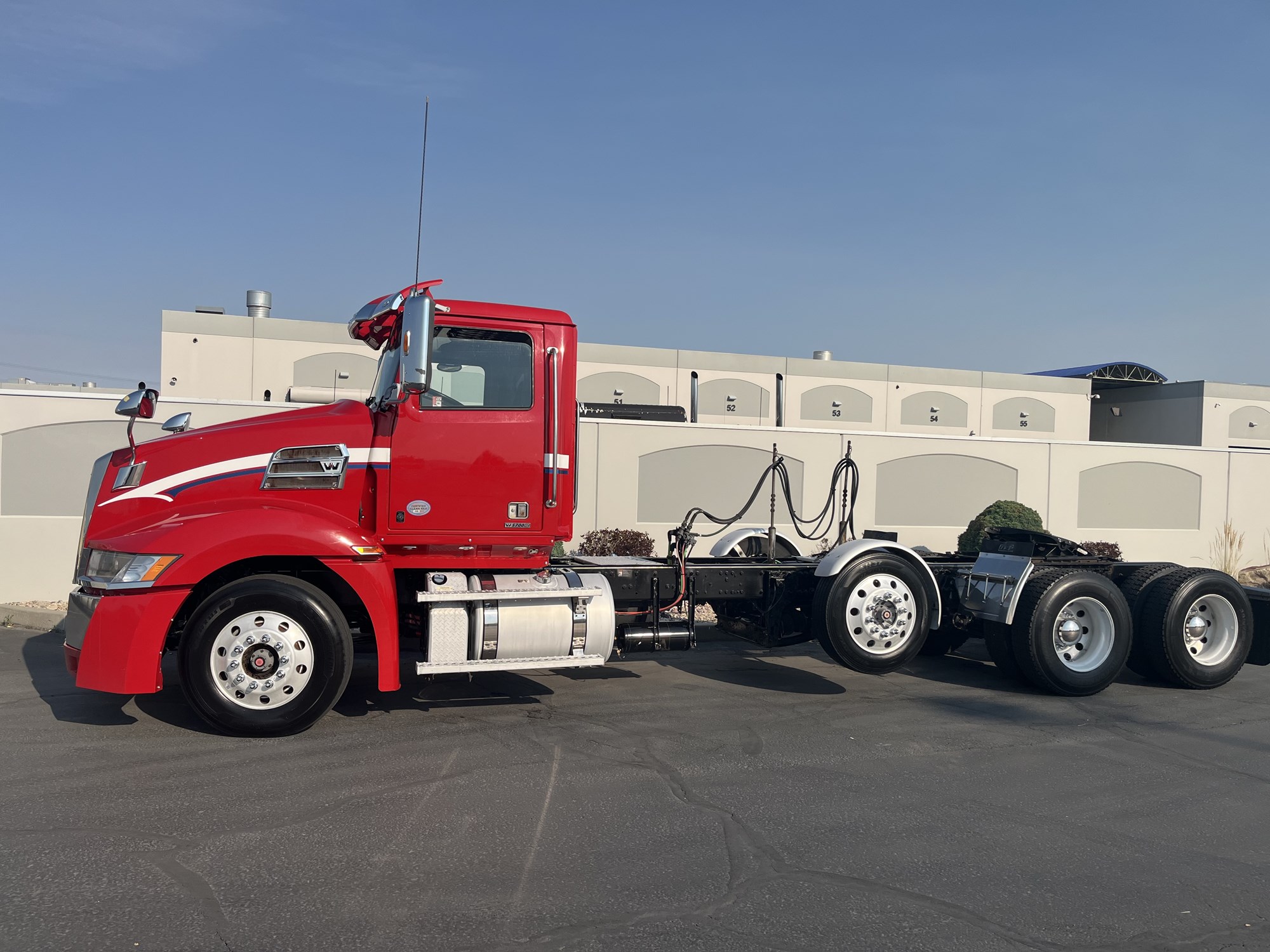 2018 Western Star 5700 - image 3 of 6