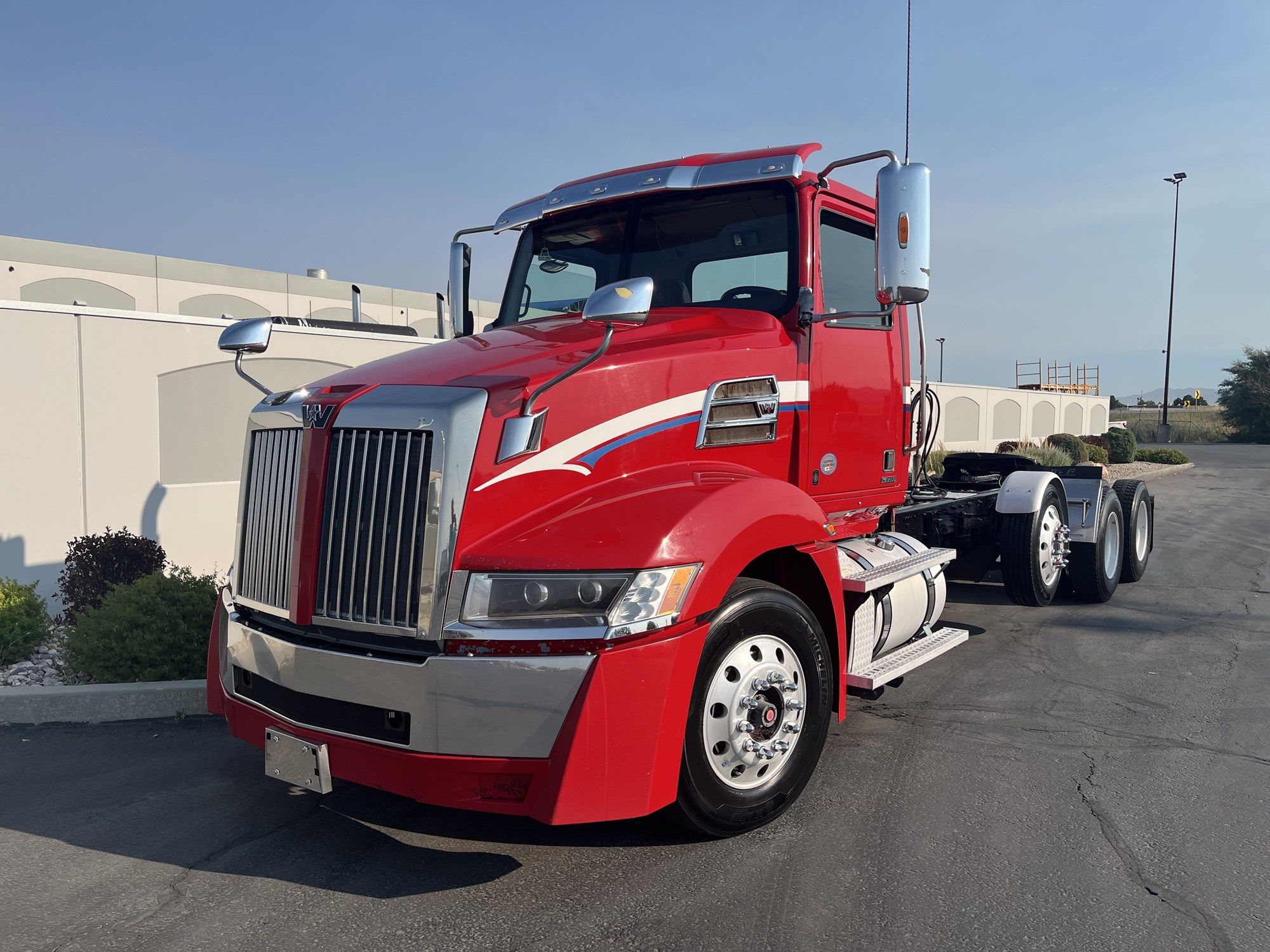 2018 Western Star 5700 - image 4 of 6