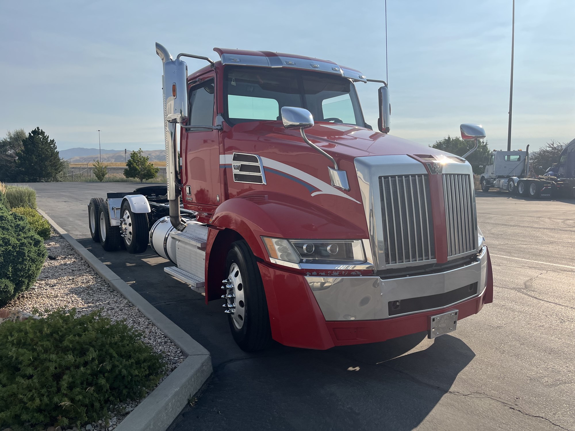 2018 Western Star 5700 - image 5 of 6