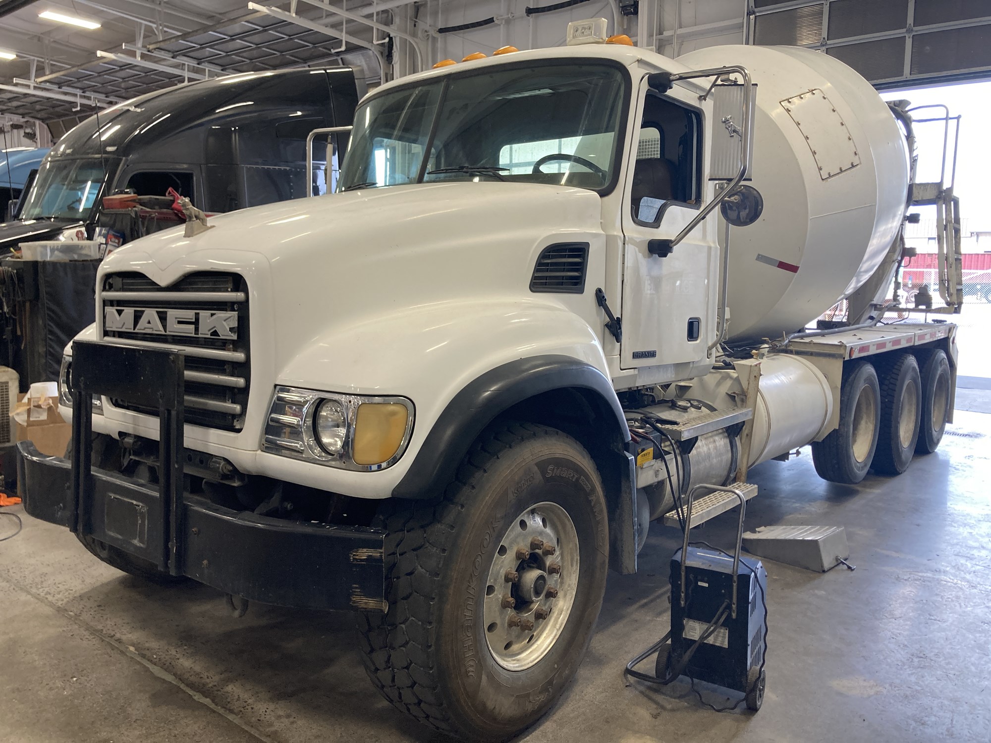 2003 Mack Granite - image 1 of 6
