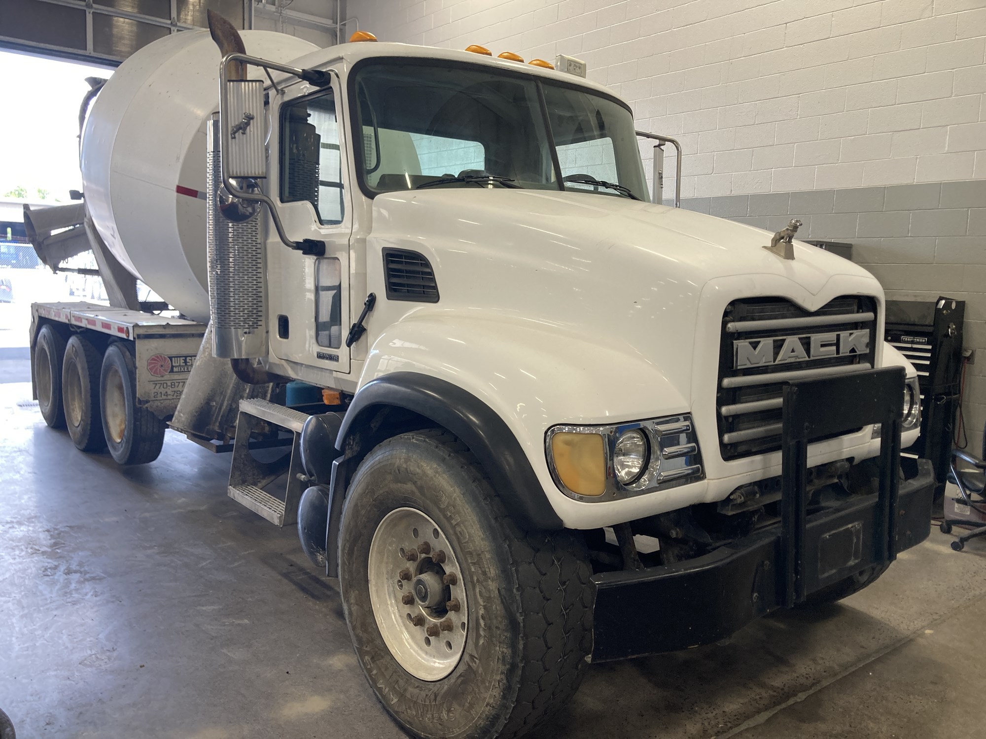 2003 Mack Granite - image 3 of 6
