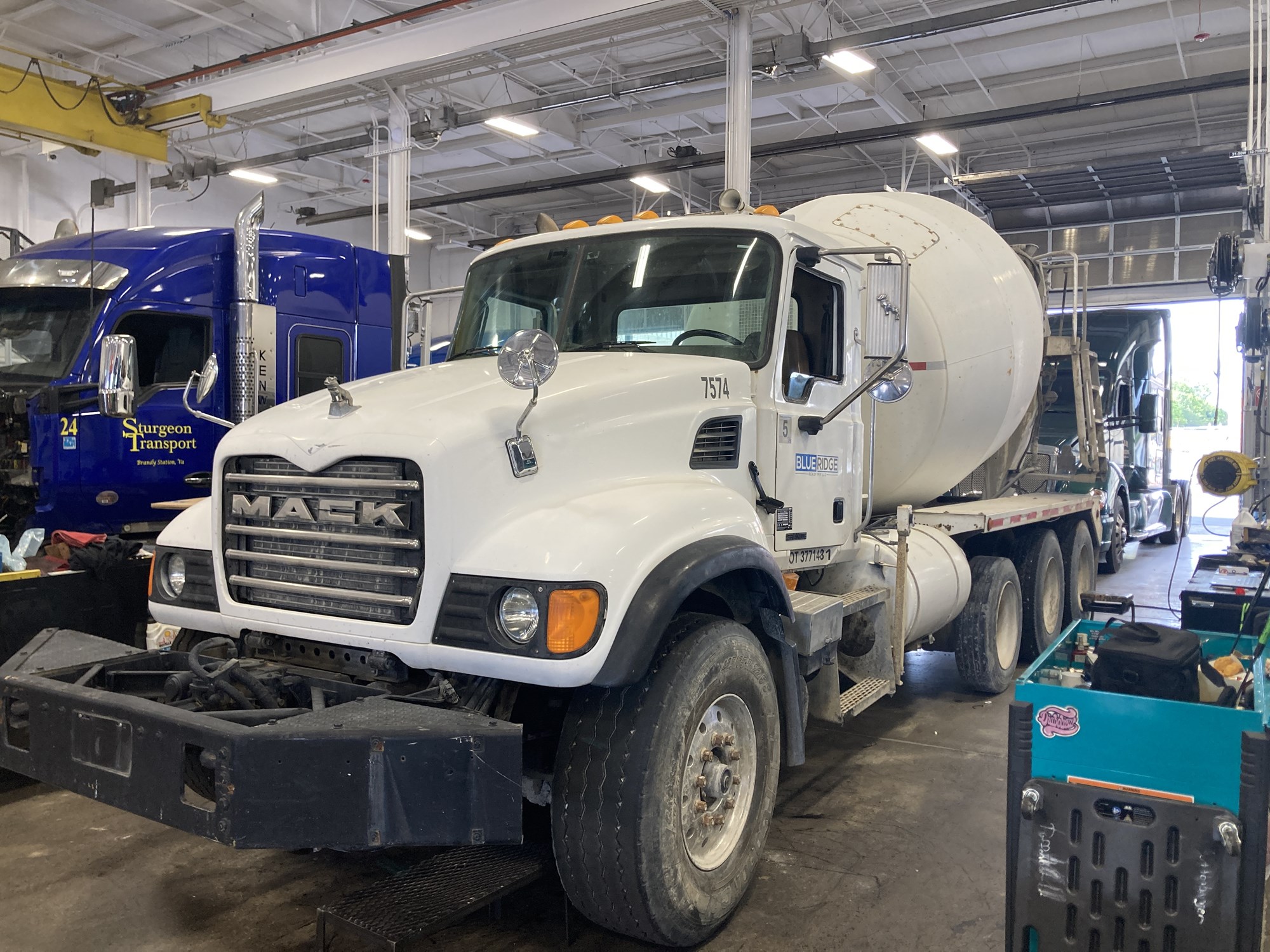 2003 Mack Granite - image 1 of 6
