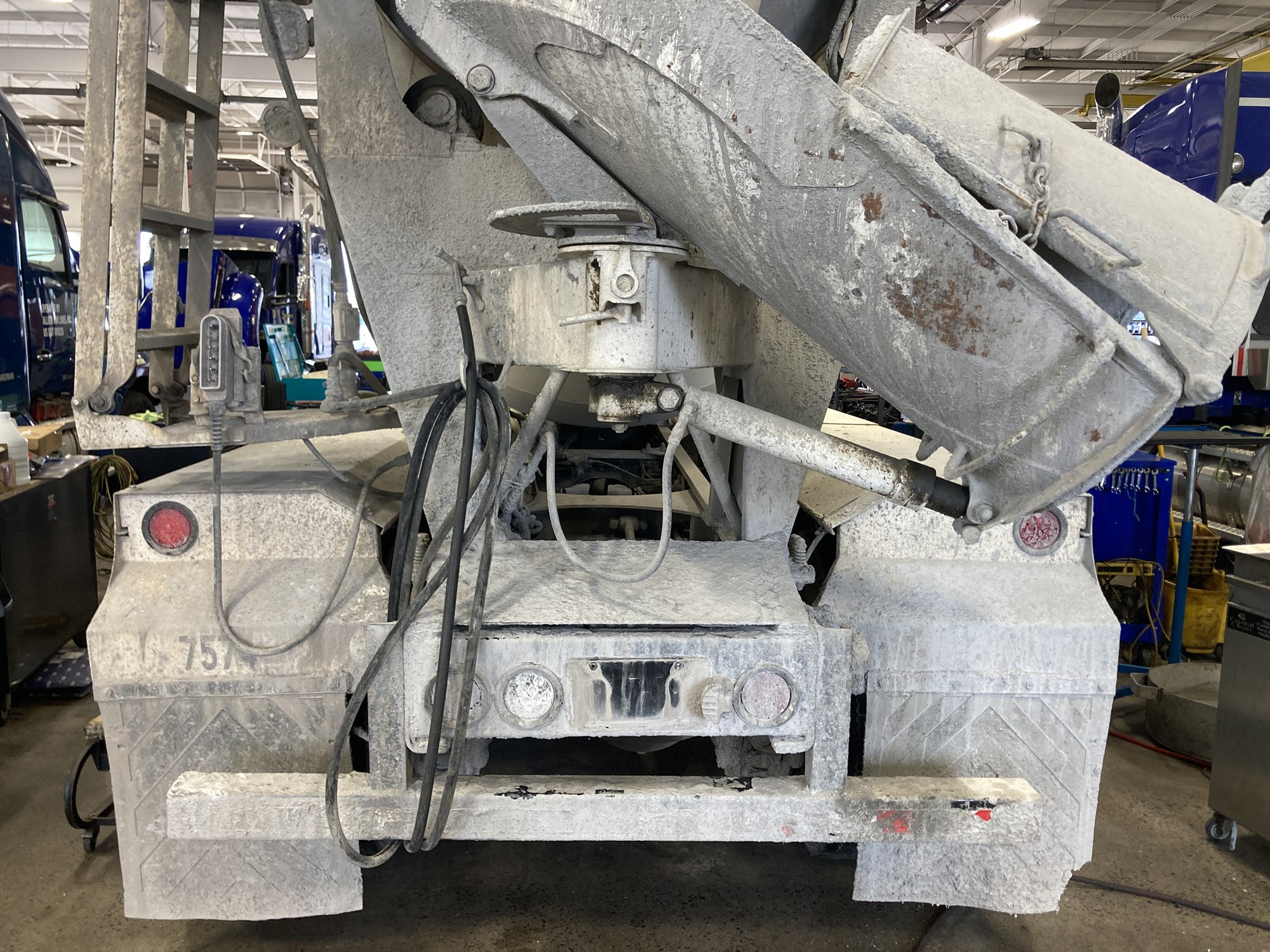 2003 Mack Granite - image 6 of 6