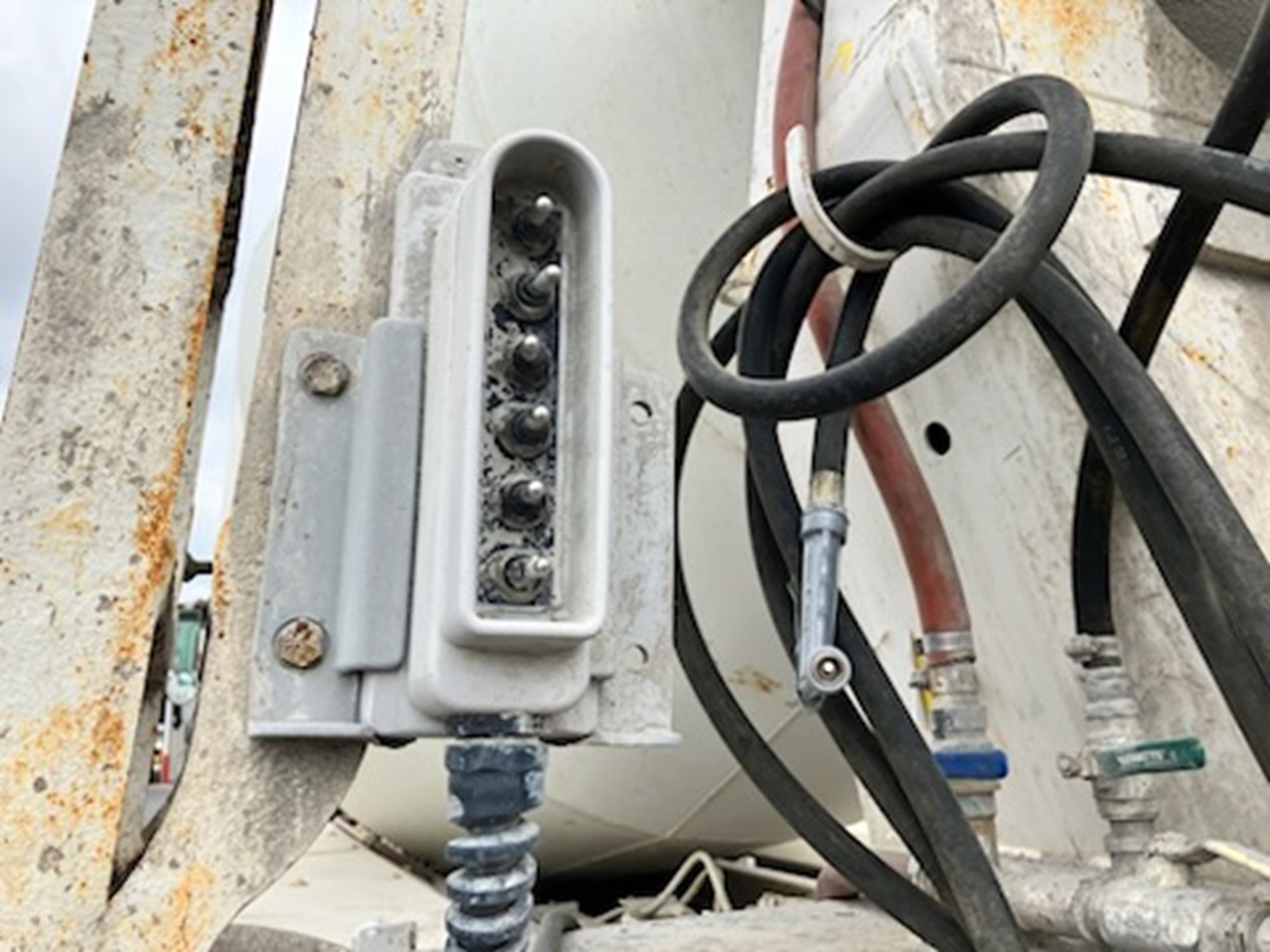 2006 Mack Granite - image 6 of 6
