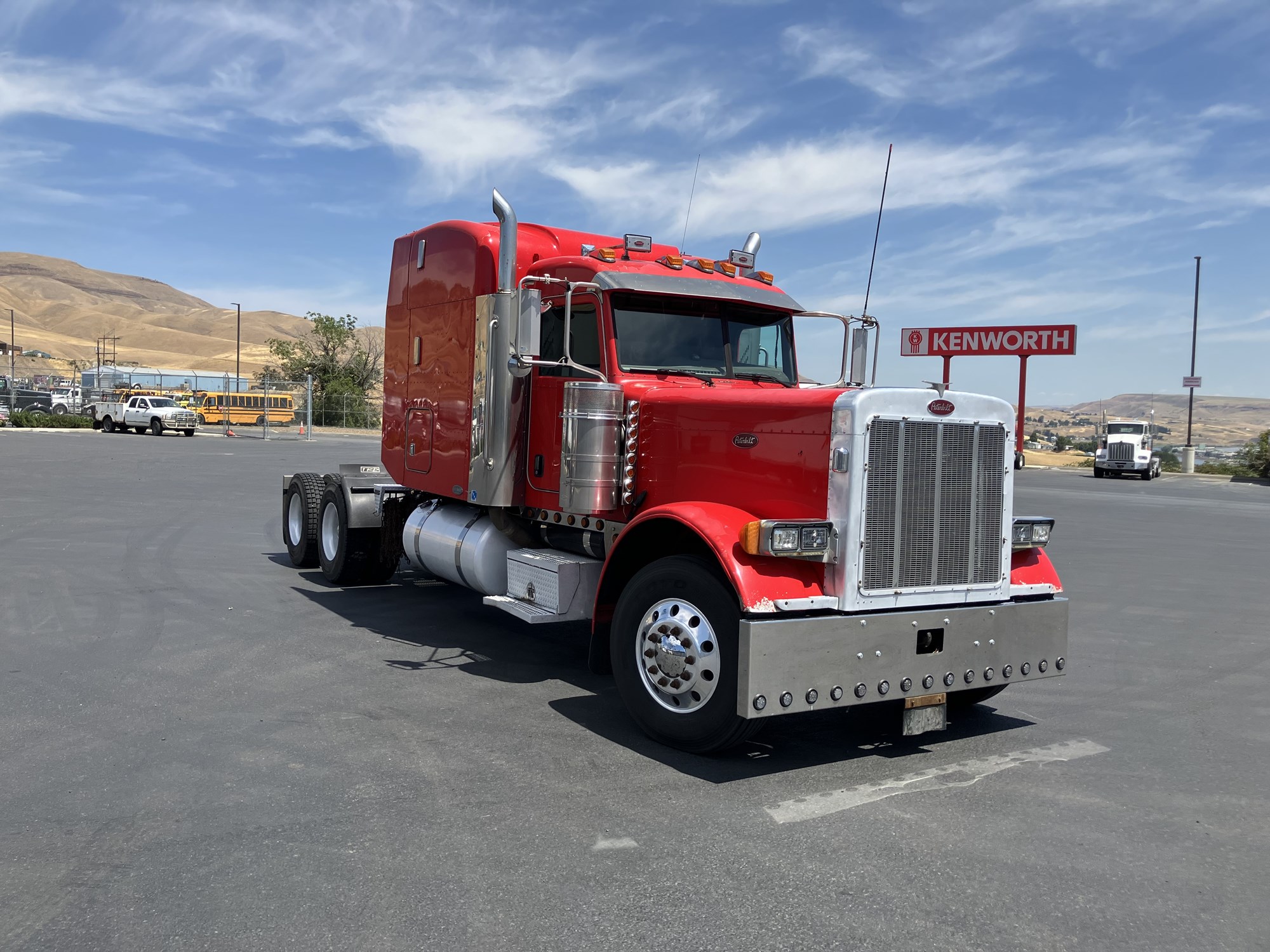 2007 Peterbilt 379 - image 2 of 6