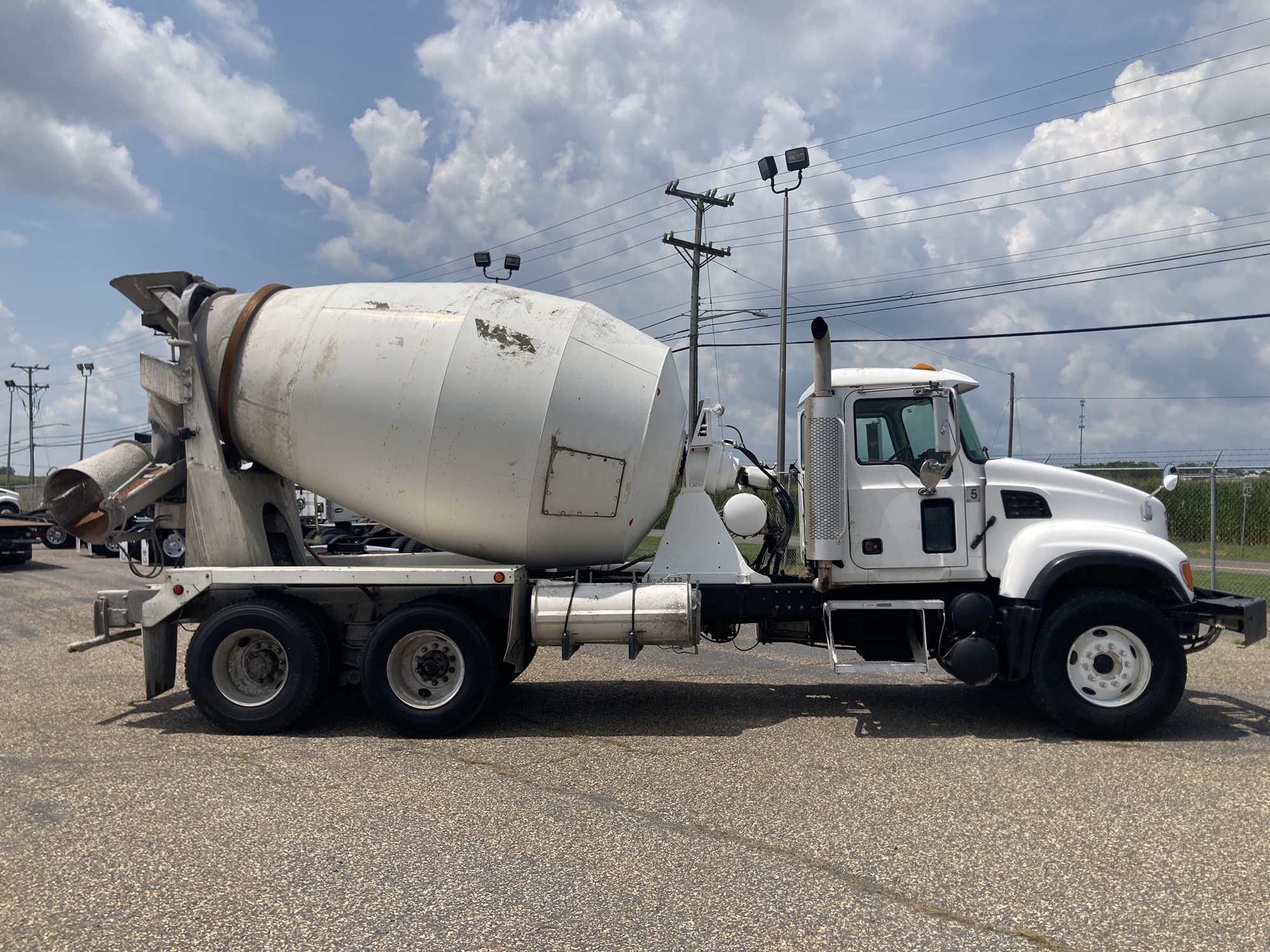 2007 Mack Granite - image 4 of 6