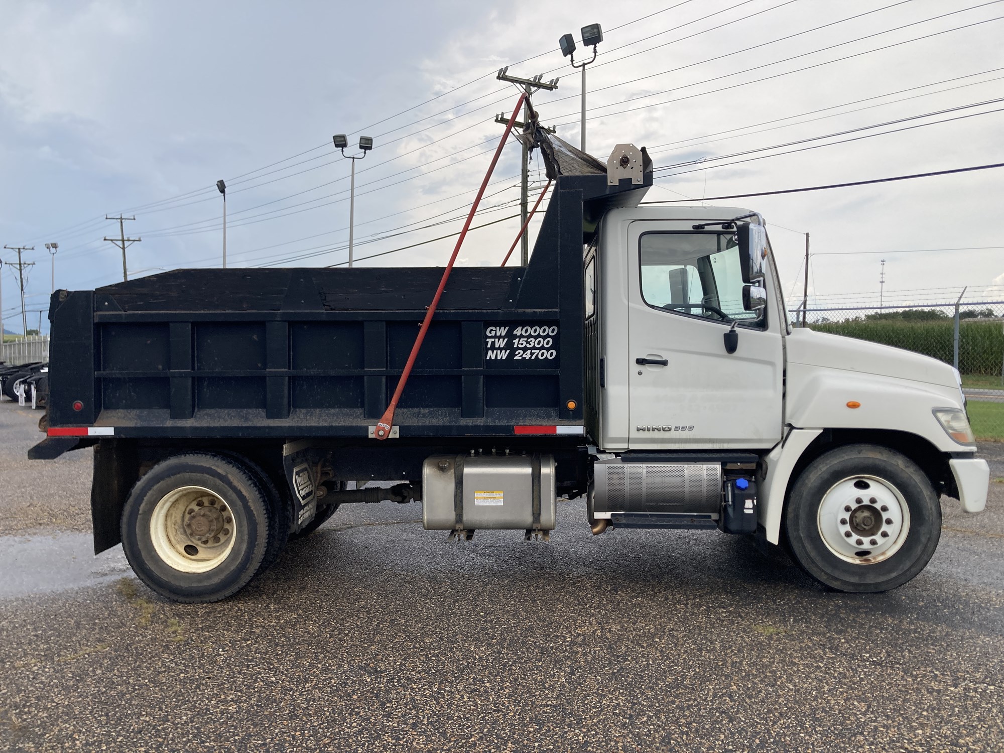 2012 Hino 338 - image 4 of 6