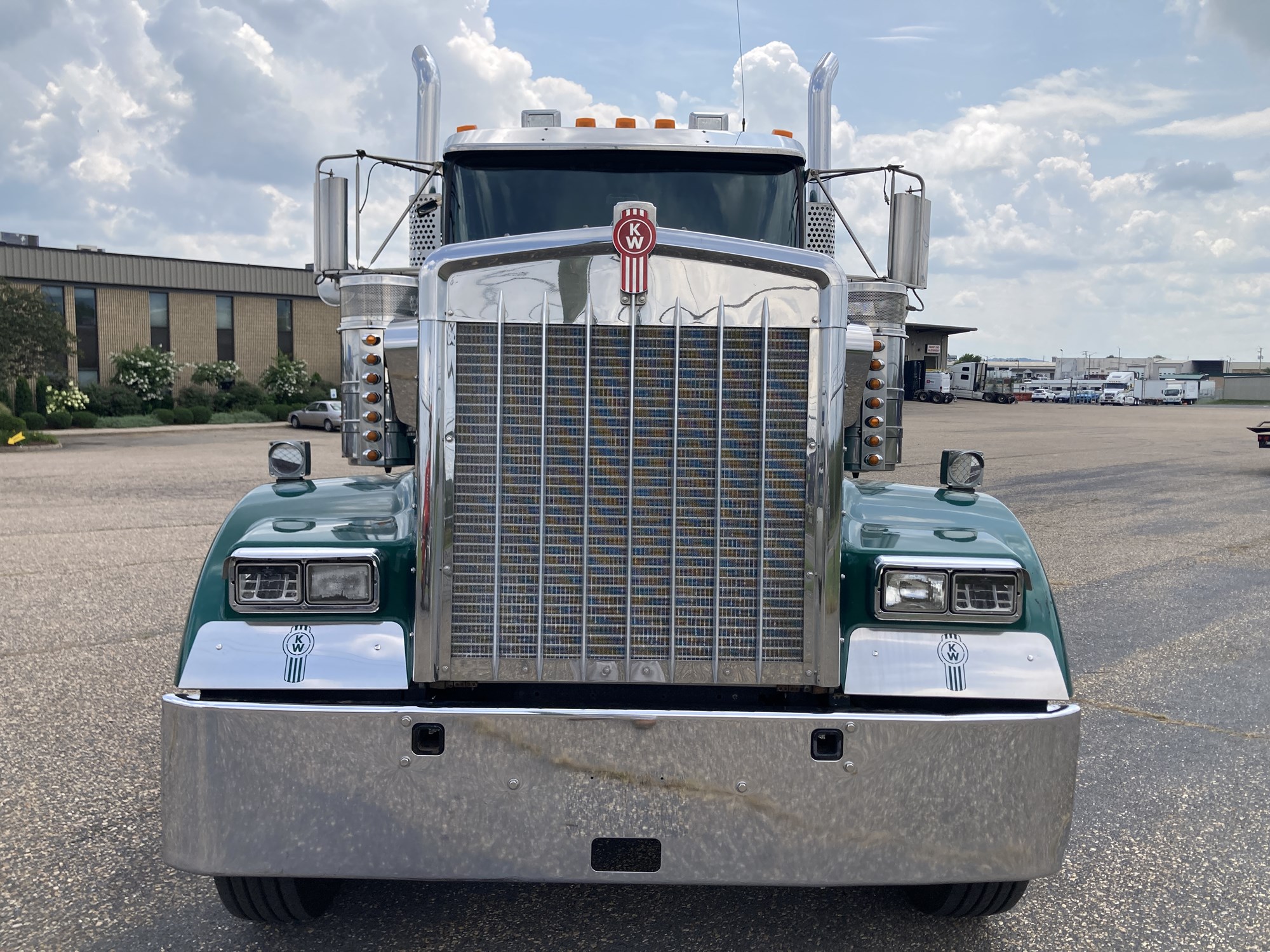 2014 Kenworth W900L - image 2 of 6
