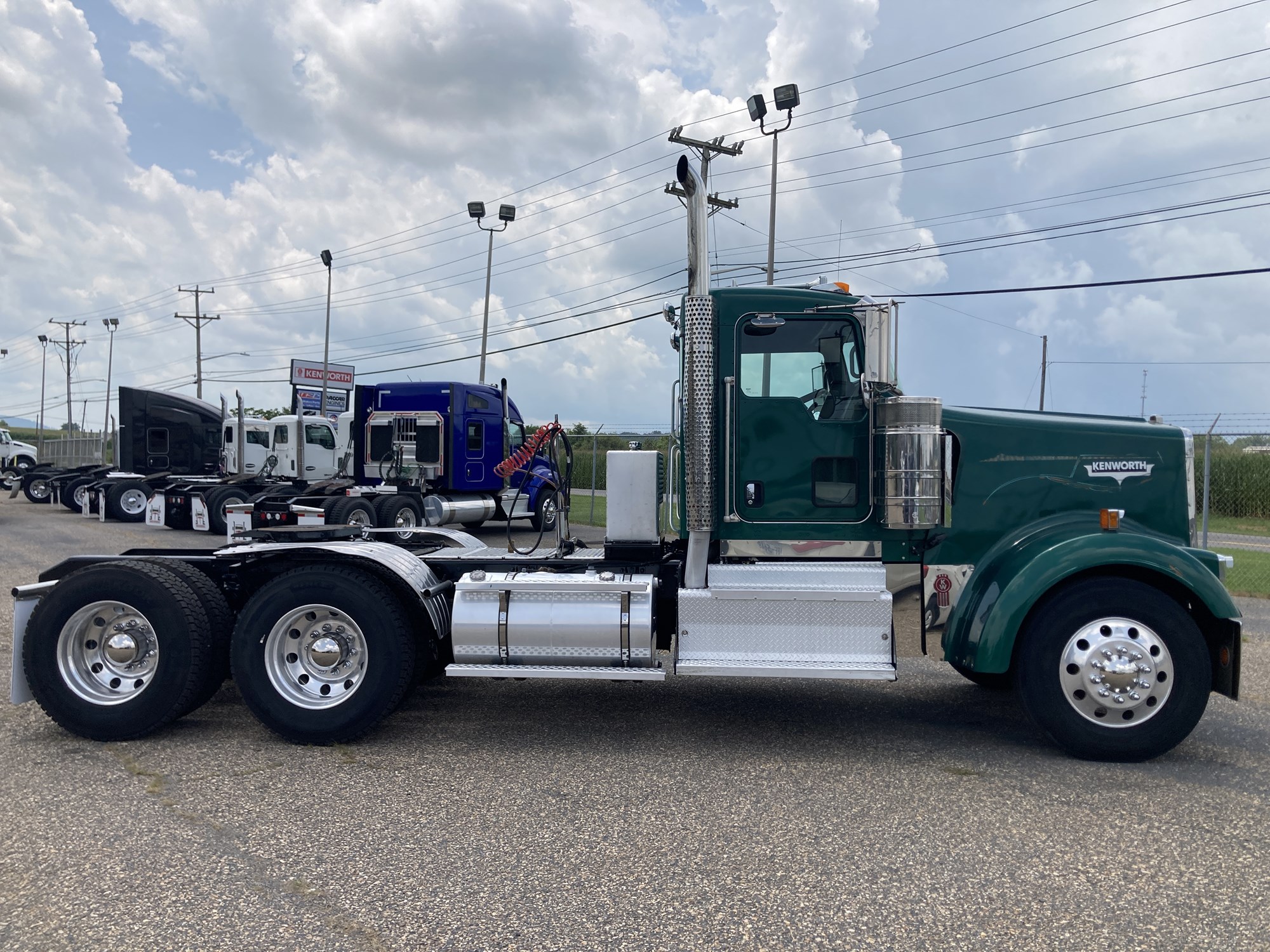 2014 Kenworth W900L - image 4 of 6