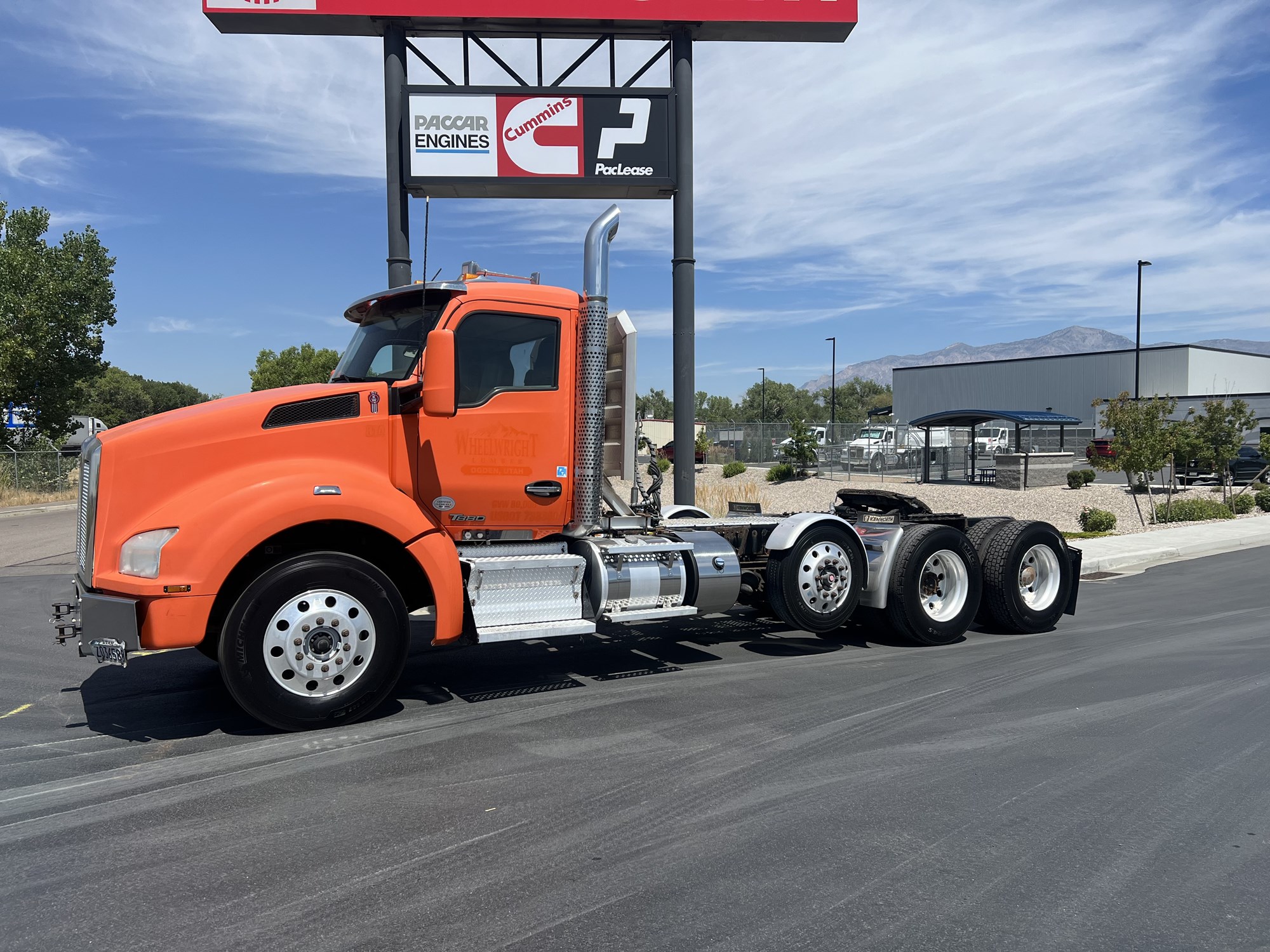 2014 Kenworth T880 - image 2 of 6