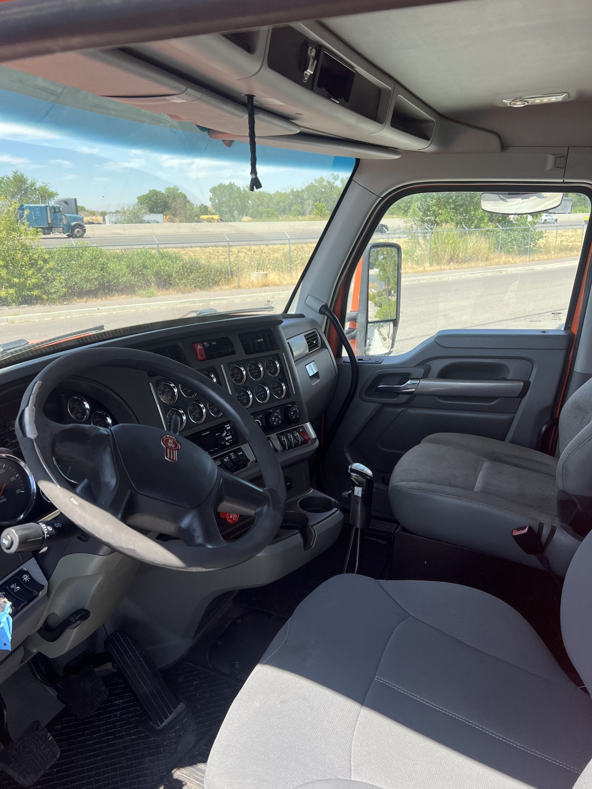 2014 Kenworth T880 - image 6 of 6