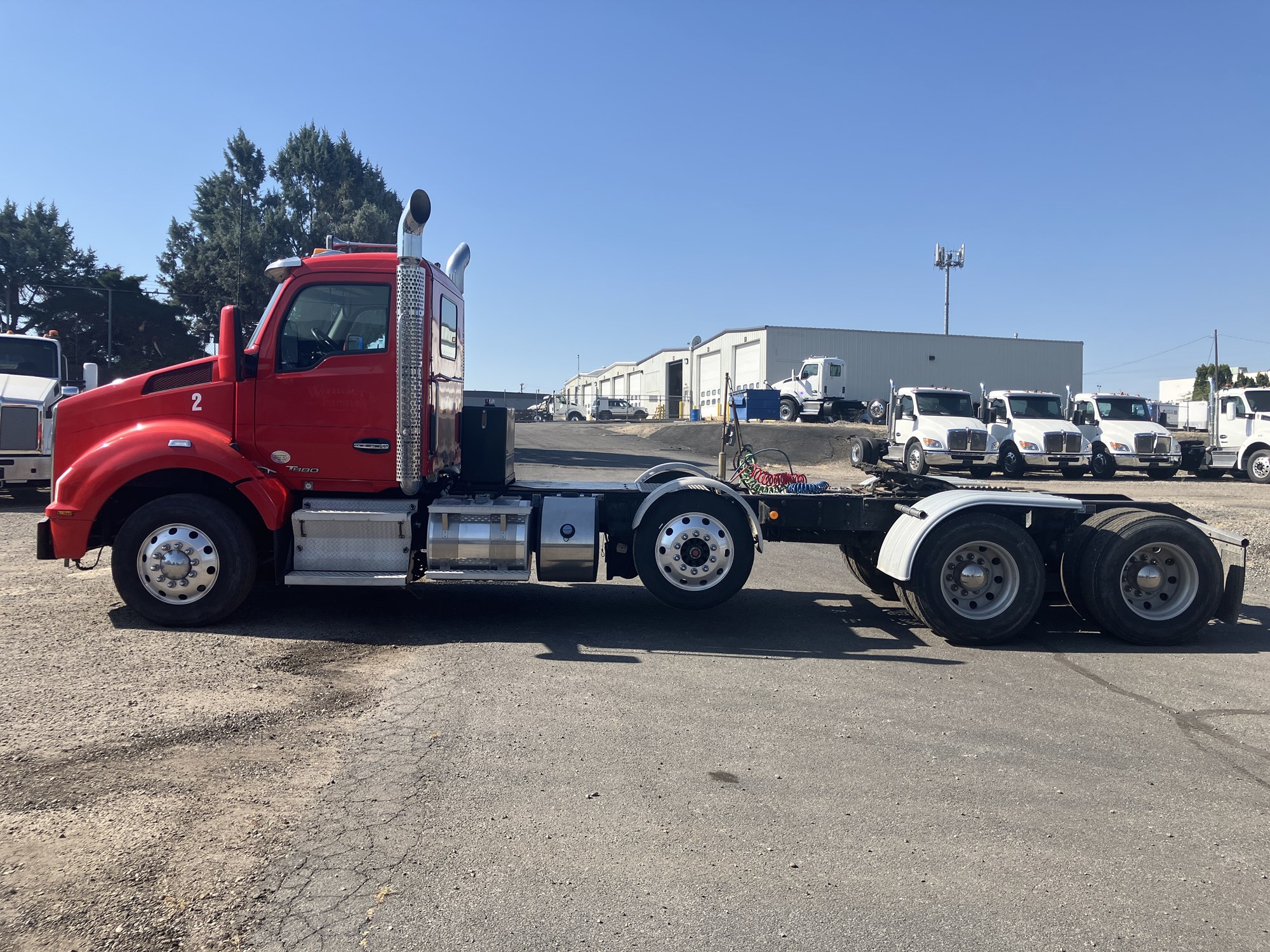 2016 Kenworth T880 - image 2 of 6