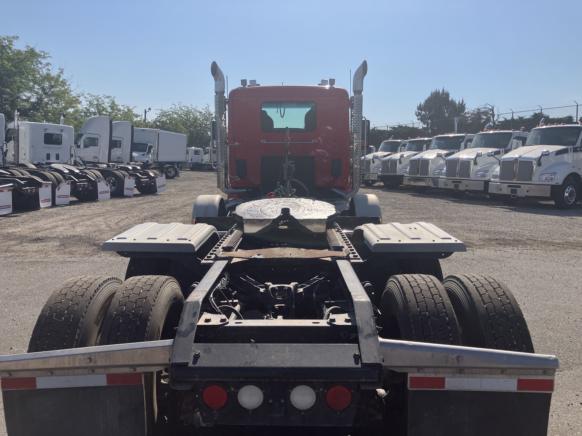 2016 Kenworth T880 - image 4 of 6