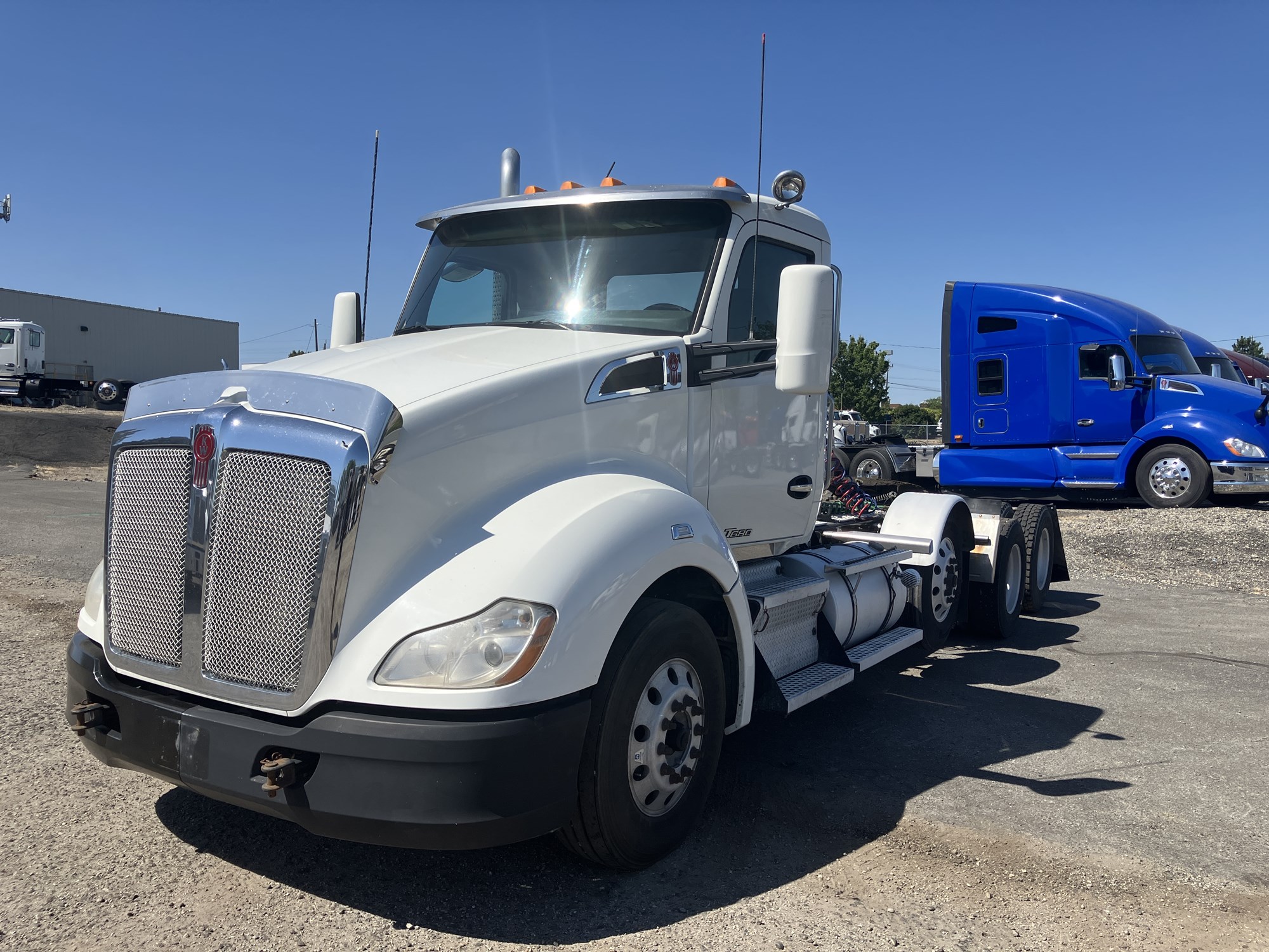 2017 Kenworth T680 - image 1 of 6