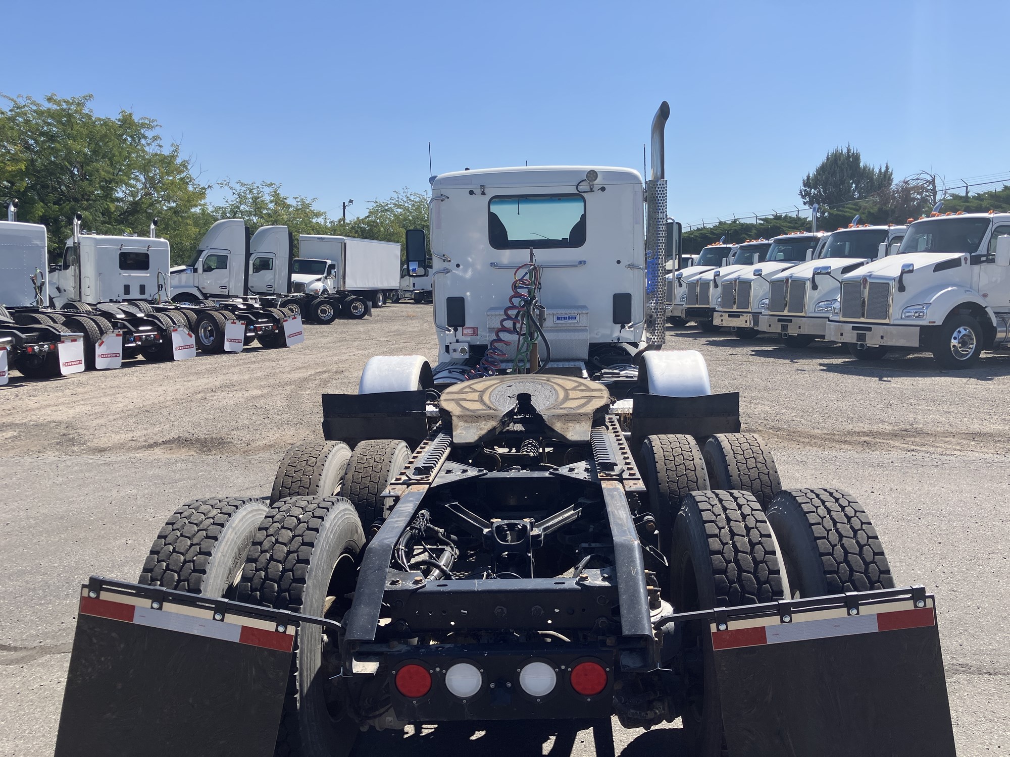 2017 Kenworth T680 - image 4 of 6