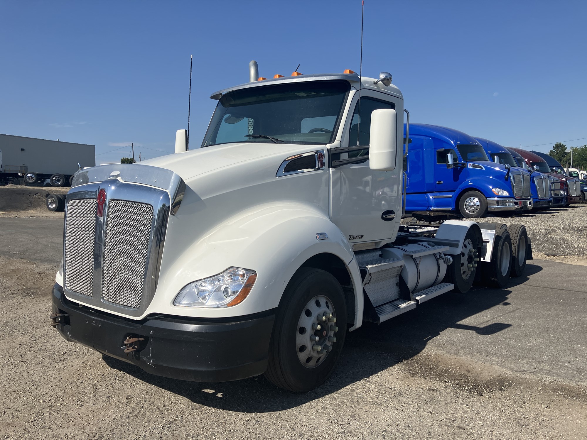 2017 Kenworth T680 - image 1 of 6
