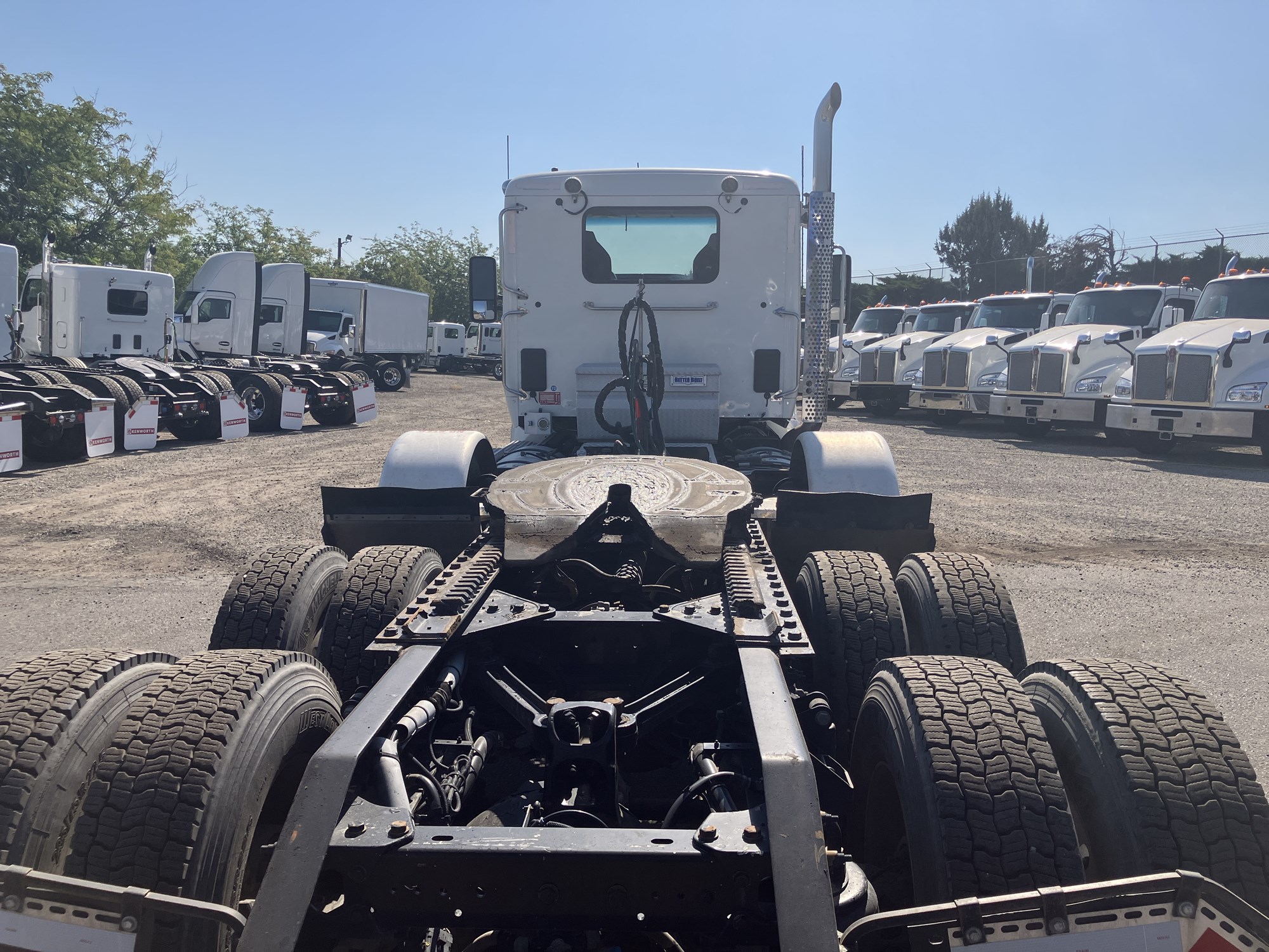 2017 Kenworth T680 - image 4 of 6