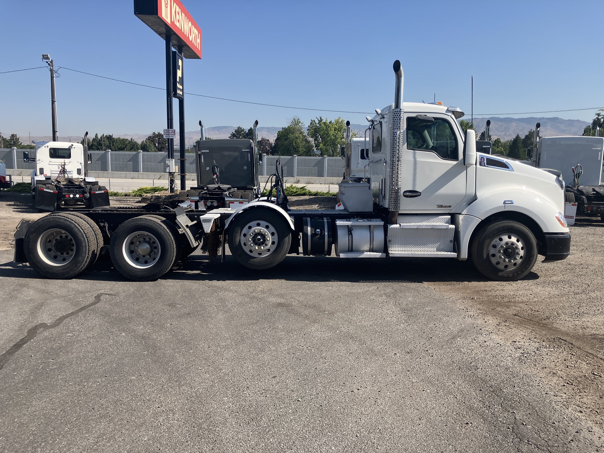 2017 Kenworth T680 - image 6 of 6