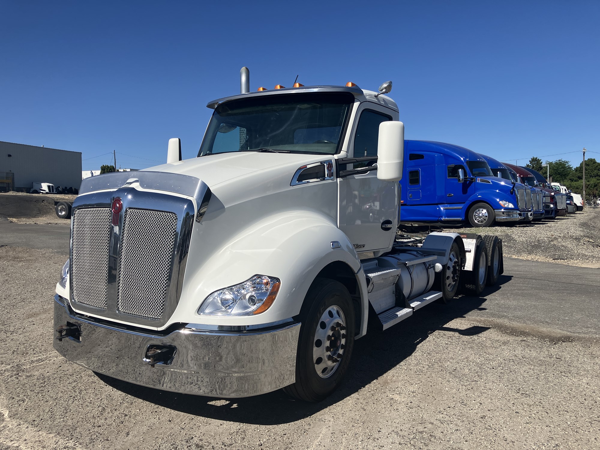 2017 Kenworth T680 - image 1 of 6