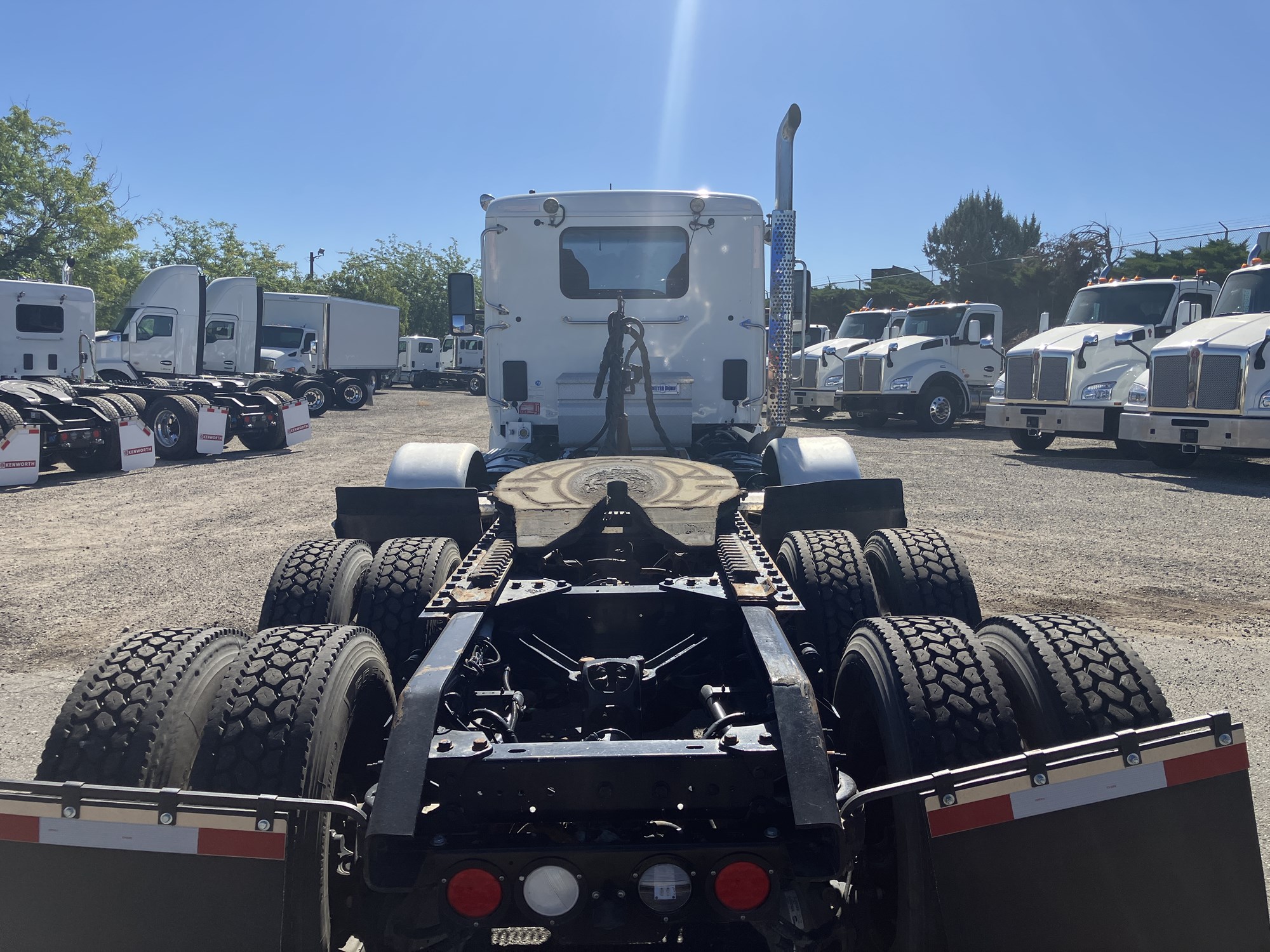 2017 Kenworth T680 - image 4 of 6