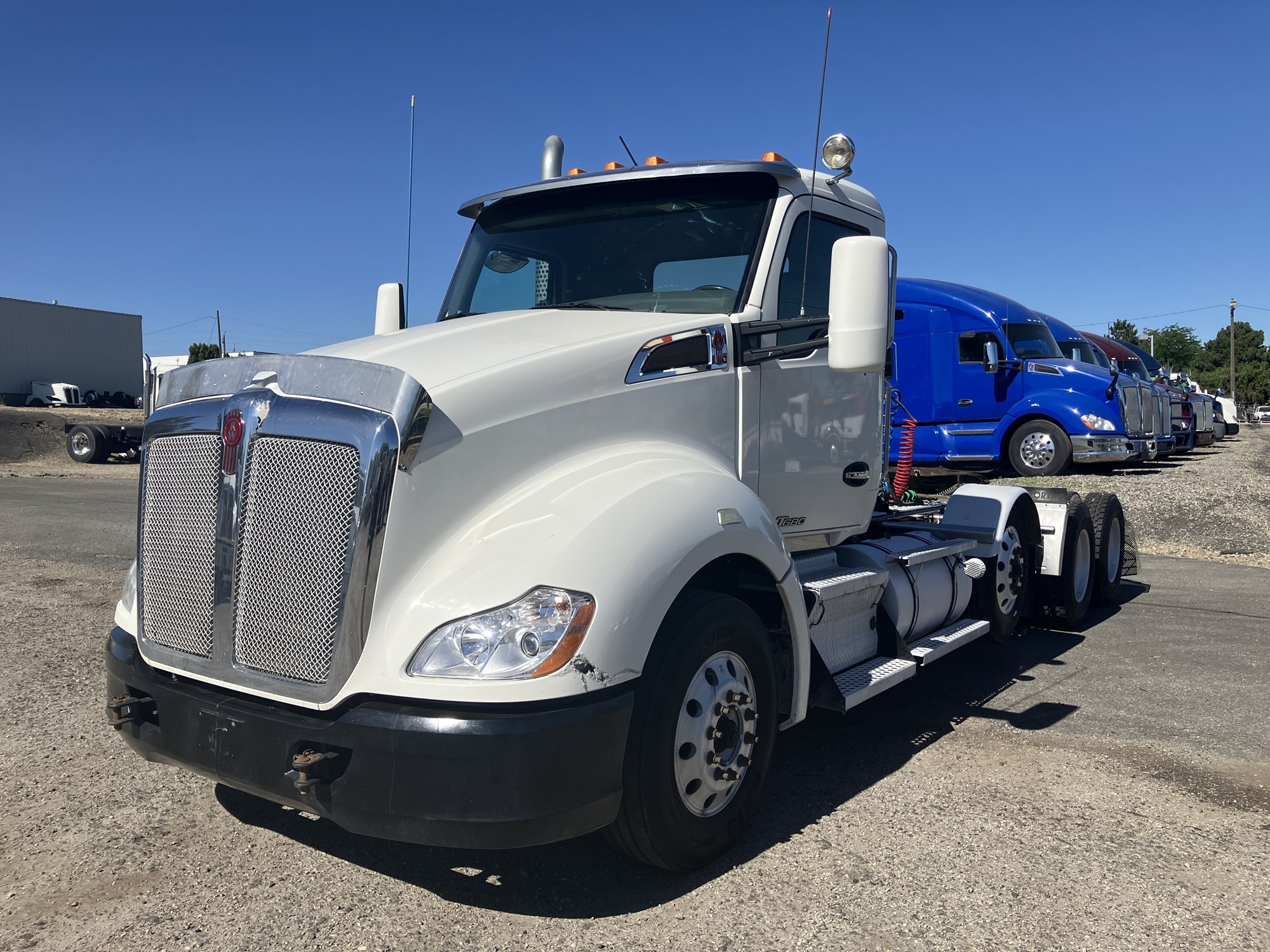 2017 Kenworth T680 - image 1 of 6